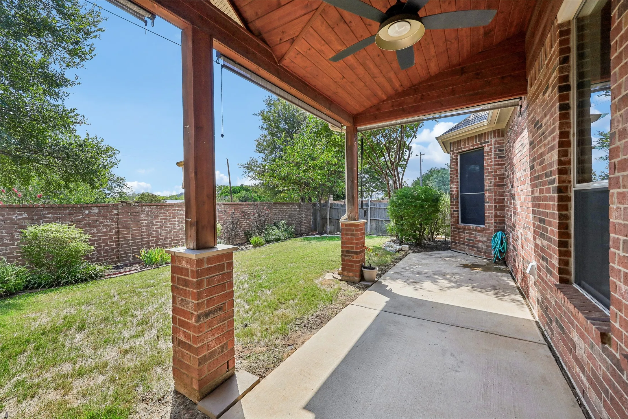 Single Family Residence For Sale in Tarrant County , 224 Foxford Drive, Keller, Texas 76248, 4 Bedroom, 3 Bathroom, 2 Garage spaces, 3,109 Sqft, built in 2006, mls#21369126, Real Estate Agent in Keller, Homes For Sale in Tarrant county, Homes For Sale in Keller, Realtor in Keller Texas, Real Estate Brokerage Independent Realty Texas, Luminita Cordes Realtor