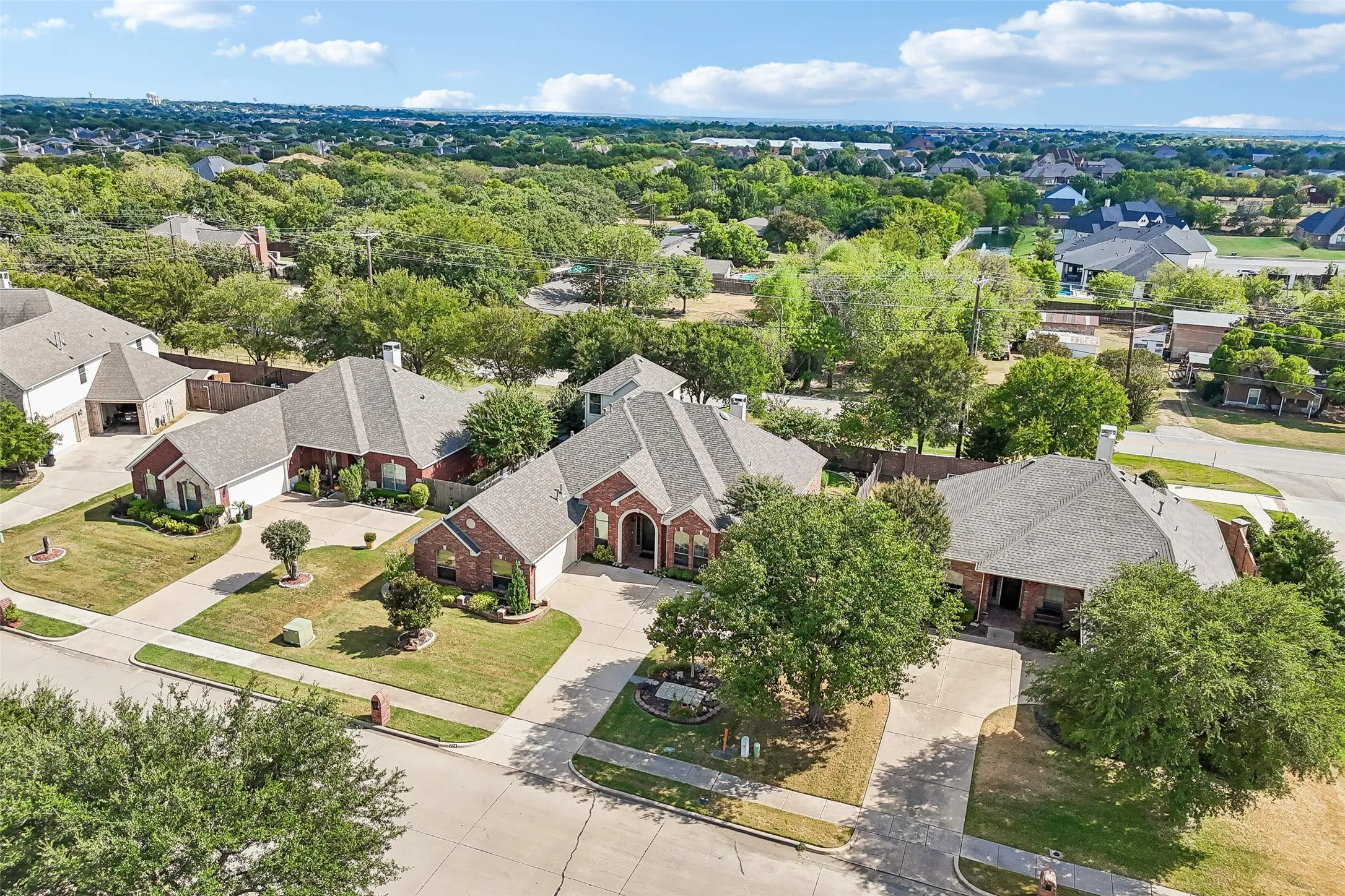 Single Family Residence For Sale in Tarrant County , 224 Foxford Drive, Keller, Texas 76248, 4 Bedroom, 3 Bathroom, 2 Garage spaces, 3,109 Sqft, built in 2006, mls#21369126, Real Estate Agent in Keller, Homes For Sale in Tarrant county, Homes For Sale in Keller, Realtor in Keller Texas, Real Estate Brokerage Independent Realty Texas, Luminita Cordes Realtor
