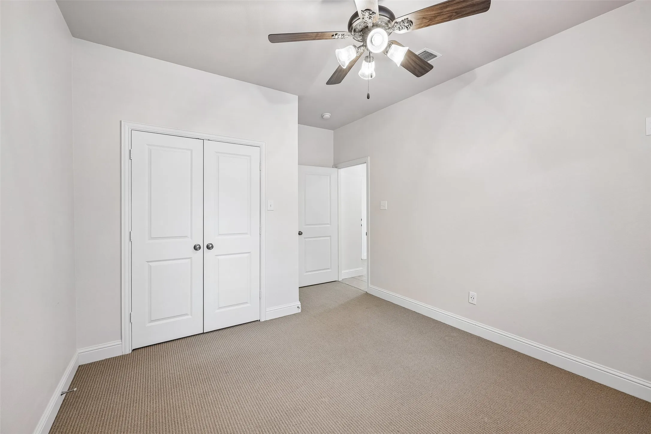 Single Family Residence For Sale in Tarrant County , 224 Foxford Drive, Keller, Texas 76248, 4 Bedroom, 3 Bathroom, 2 Garage spaces, 3,109 Sqft, built in 2006, mls#21369126, Real Estate Agent in Keller, Homes For Sale in Tarrant county, Homes For Sale in Keller, Realtor in Keller Texas, Real Estate Brokerage Independent Realty Texas, Luminita Cordes Realtor