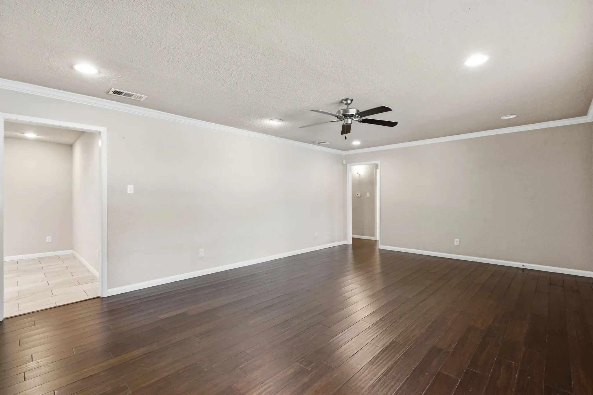 Single Family Residence For Sale in Tarrant County , 5708 Sunset Road, Westworth Village, Texas 76114, 3 Bedroom, 2 Bathroom, 1 Garage spaces, 2,048 Sqft, built in 1957, mls#21368136, Real Estate Agent in Westworth Village, Homes For Sale in Tarrant county, Homes For Sale in Westworth Village, Realtor in Westworth Village Texas, Real Estate Brokerage Independent Realty Texas, Luminita Cordes Realtor
