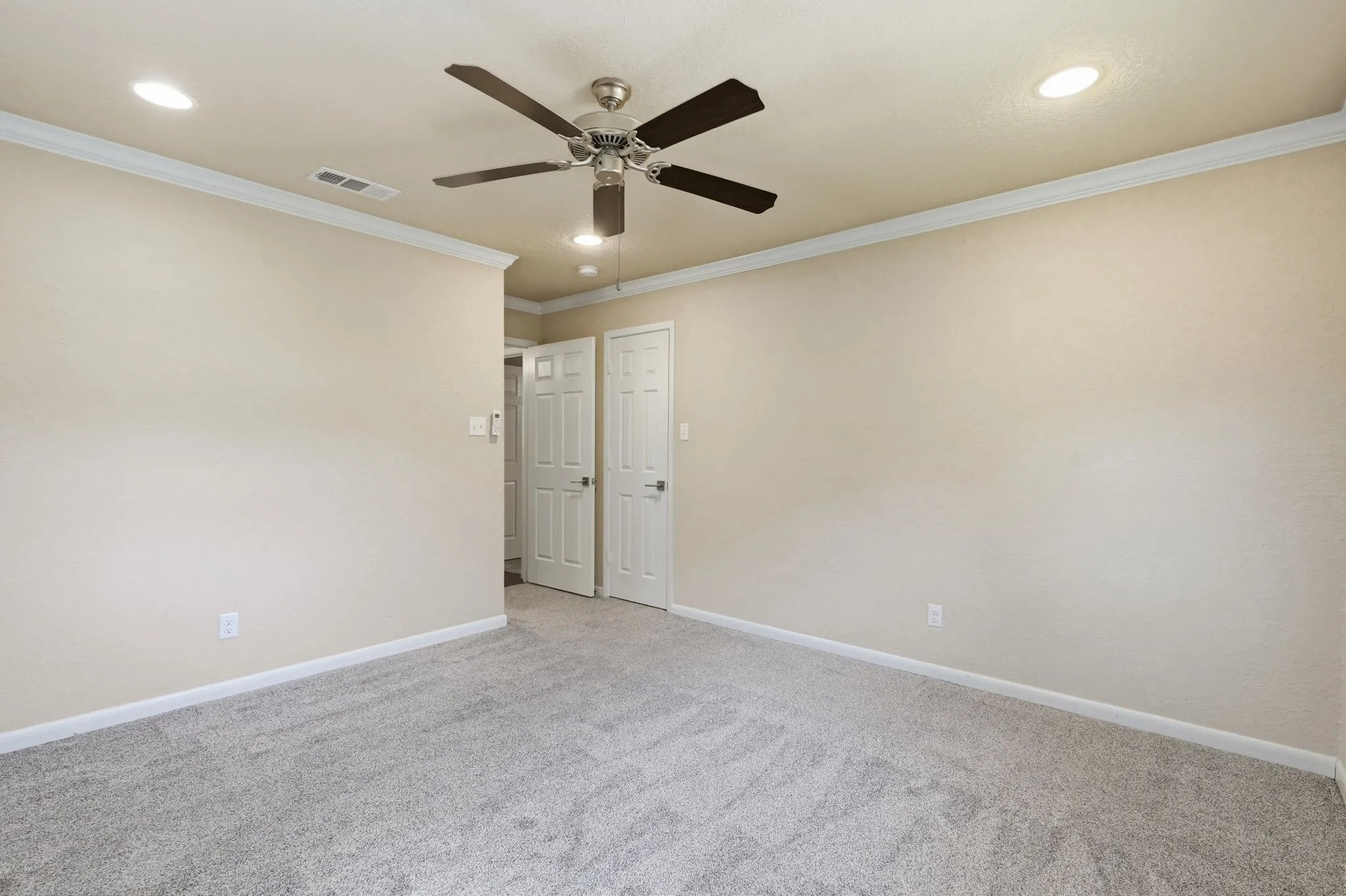Single Family Residence For Sale in Tarrant County , 5708 Sunset Road, Westworth Village, Texas 76114, 3 Bedroom, 2 Bathroom, 1 Garage spaces, 2,048 Sqft, built in 1957, mls#21368136, Real Estate Agent in Westworth Village, Homes For Sale in Tarrant county, Homes For Sale in Westworth Village, Realtor in Westworth Village Texas, Real Estate Brokerage Independent Realty Texas, Luminita Cordes Realtor