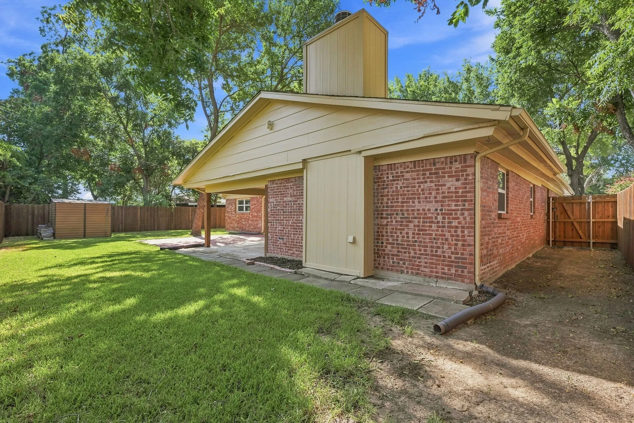 Single Family Residence For Sale in Tarrant County , 5708 Sunset Road, Westworth Village, Texas 76114, 3 Bedroom, 2 Bathroom, 1 Garage spaces, 2,048 Sqft, built in 1957, mls#21368136, Real Estate Agent in Westworth Village, Homes For Sale in Tarrant county, Homes For Sale in Westworth Village, Realtor in Westworth Village Texas, Real Estate Brokerage Independent Realty Texas, Luminita Cordes Realtor