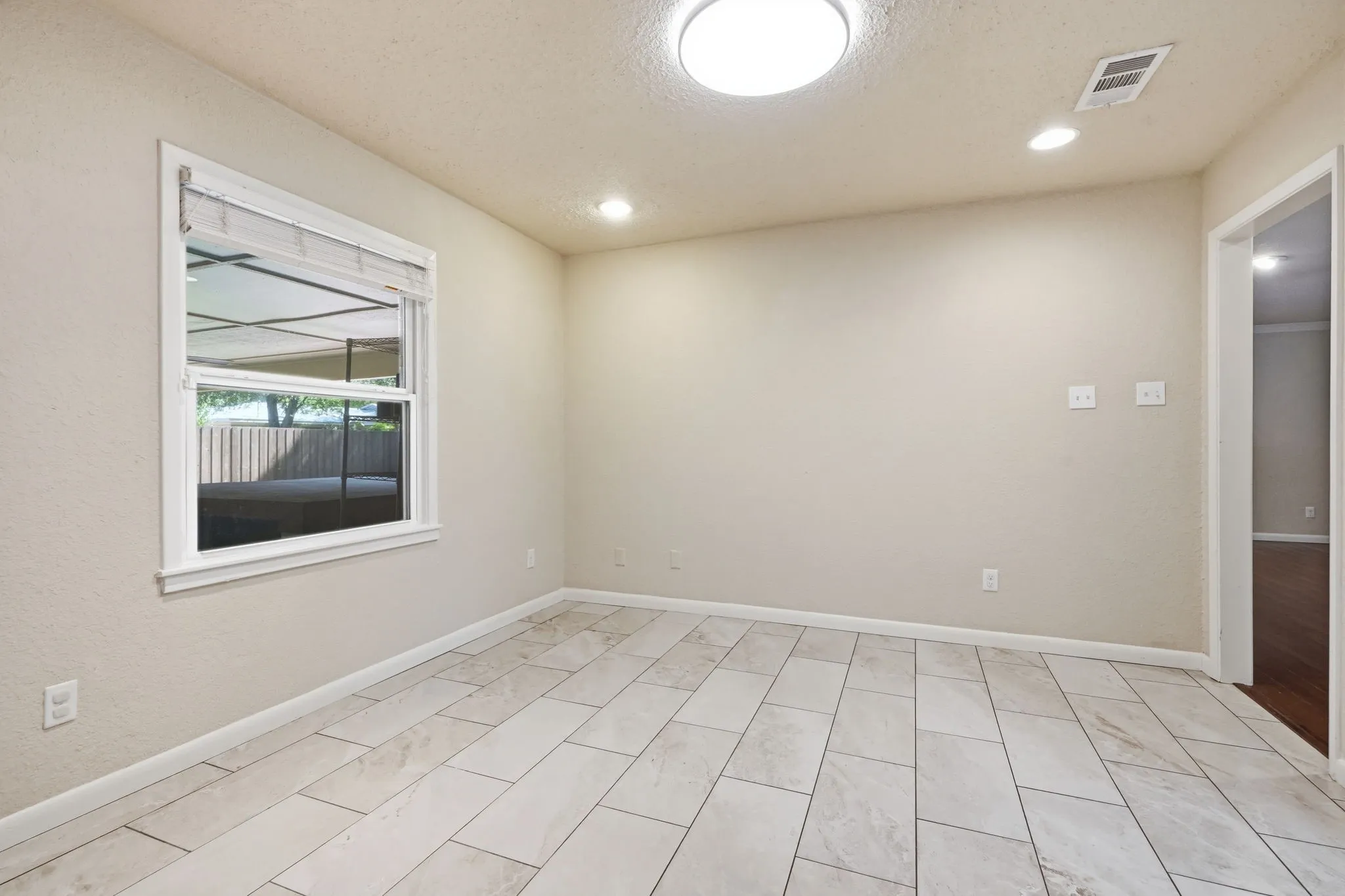Single Family Residence For Sale in Tarrant County , 5708 Sunset Road, Westworth Village, Texas 76114, 3 Bedroom, 2 Bathroom, 1 Garage spaces, 2,048 Sqft, built in 1957, mls#21368136, Real Estate Agent in Westworth Village, Homes For Sale in Tarrant county, Homes For Sale in Westworth Village, Realtor in Westworth Village Texas, Real Estate Brokerage Independent Realty Texas, Luminita Cordes Realtor