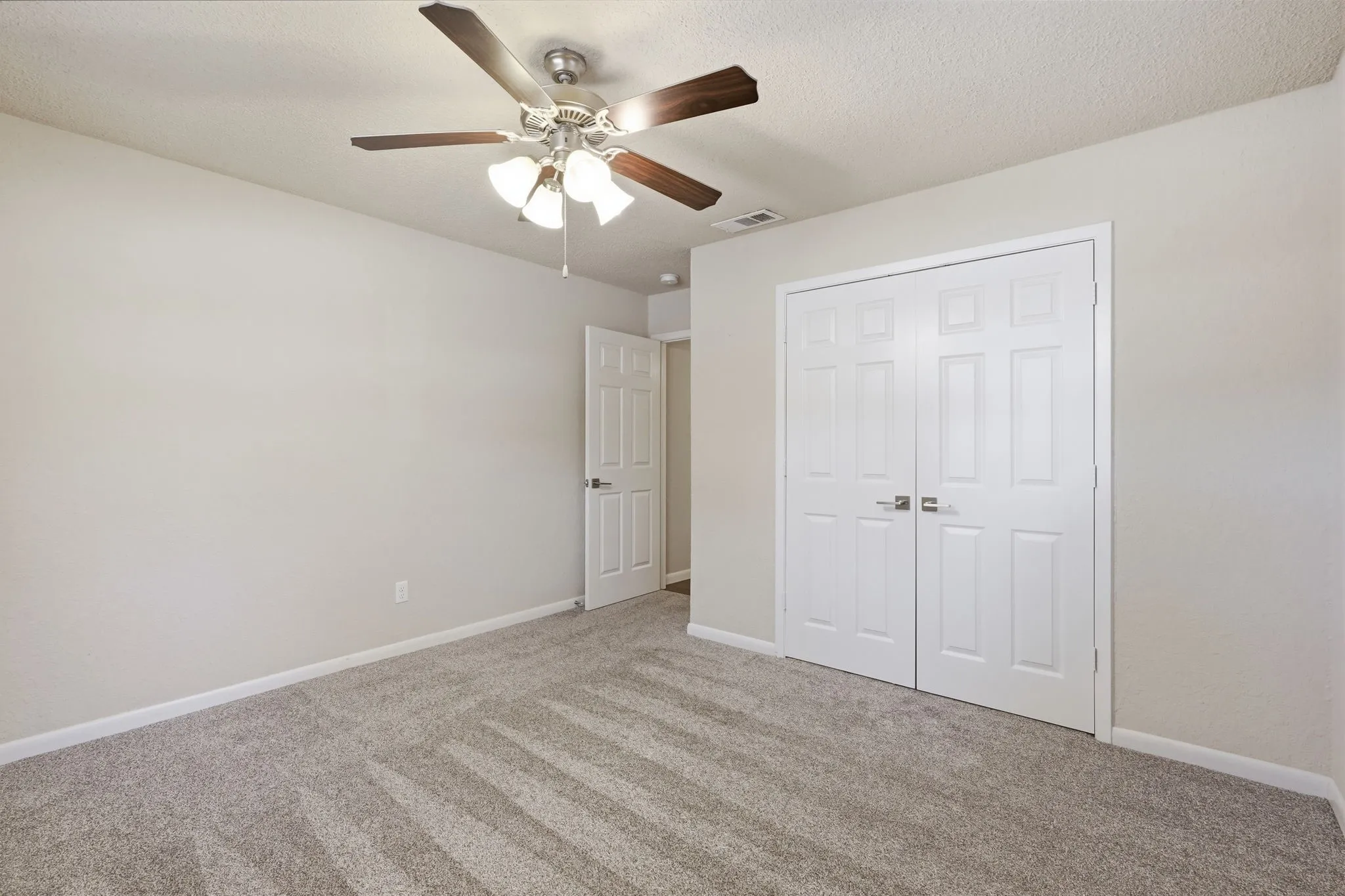 Single Family Residence For Sale in Tarrant County , 5708 Sunset Road, Westworth Village, Texas 76114, 3 Bedroom, 2 Bathroom, 1 Garage spaces, 2,048 Sqft, built in 1957, mls#21368136, Real Estate Agent in Westworth Village, Homes For Sale in Tarrant county, Homes For Sale in Westworth Village, Realtor in Westworth Village Texas, Real Estate Brokerage Independent Realty Texas, Luminita Cordes Realtor