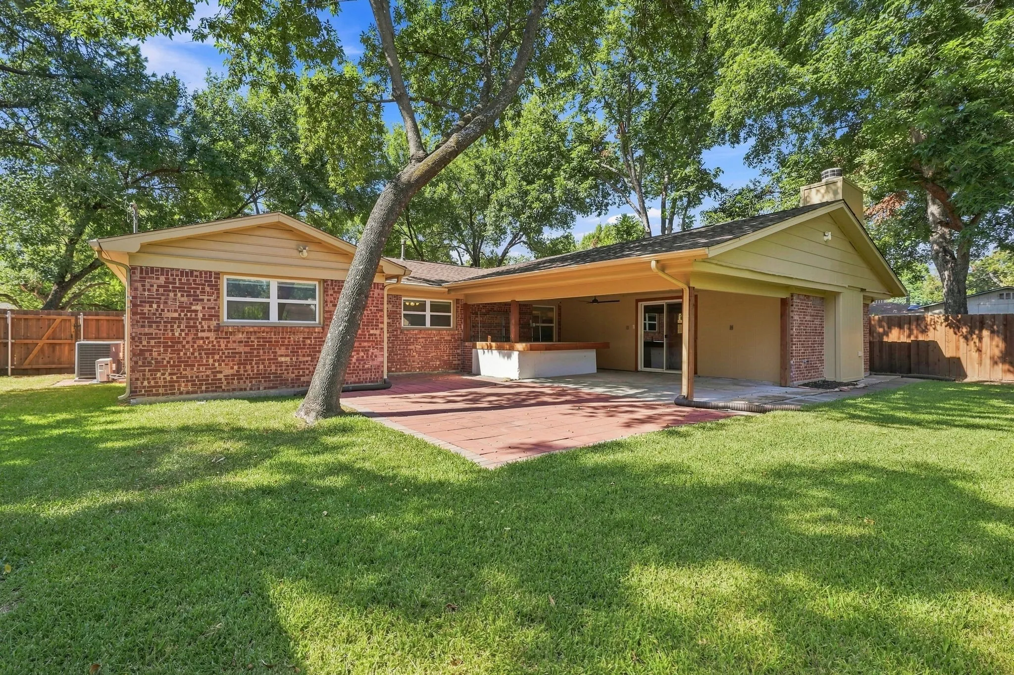 Single Family Residence For Sale in Tarrant County , 5708 Sunset Road, Westworth Village, Texas 76114, 3 Bedroom, 2 Bathroom, 1 Garage spaces, 2,048 Sqft, built in 1957, mls#21368136, Real Estate Agent in Westworth Village, Homes For Sale in Tarrant county, Homes For Sale in Westworth Village, Realtor in Westworth Village Texas, Real Estate Brokerage Independent Realty Texas, Luminita Cordes Realtor