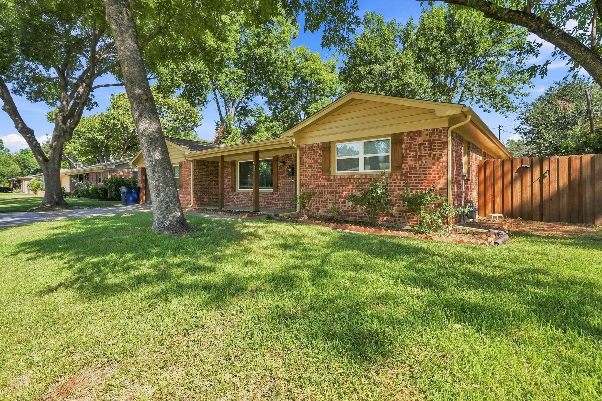 Single Family Residence For Sale in Tarrant County , 5708 Sunset Road, Westworth Village, Texas 76114, 3 Bedroom, 2 Bathroom, 1 Garage spaces, 2,048 Sqft, built in 1957, mls#21368136, Real Estate Agent in Westworth Village, Homes For Sale in Tarrant county, Homes For Sale in Westworth Village, Realtor in Westworth Village Texas, Real Estate Brokerage Independent Realty Texas, Luminita Cordes Realtor