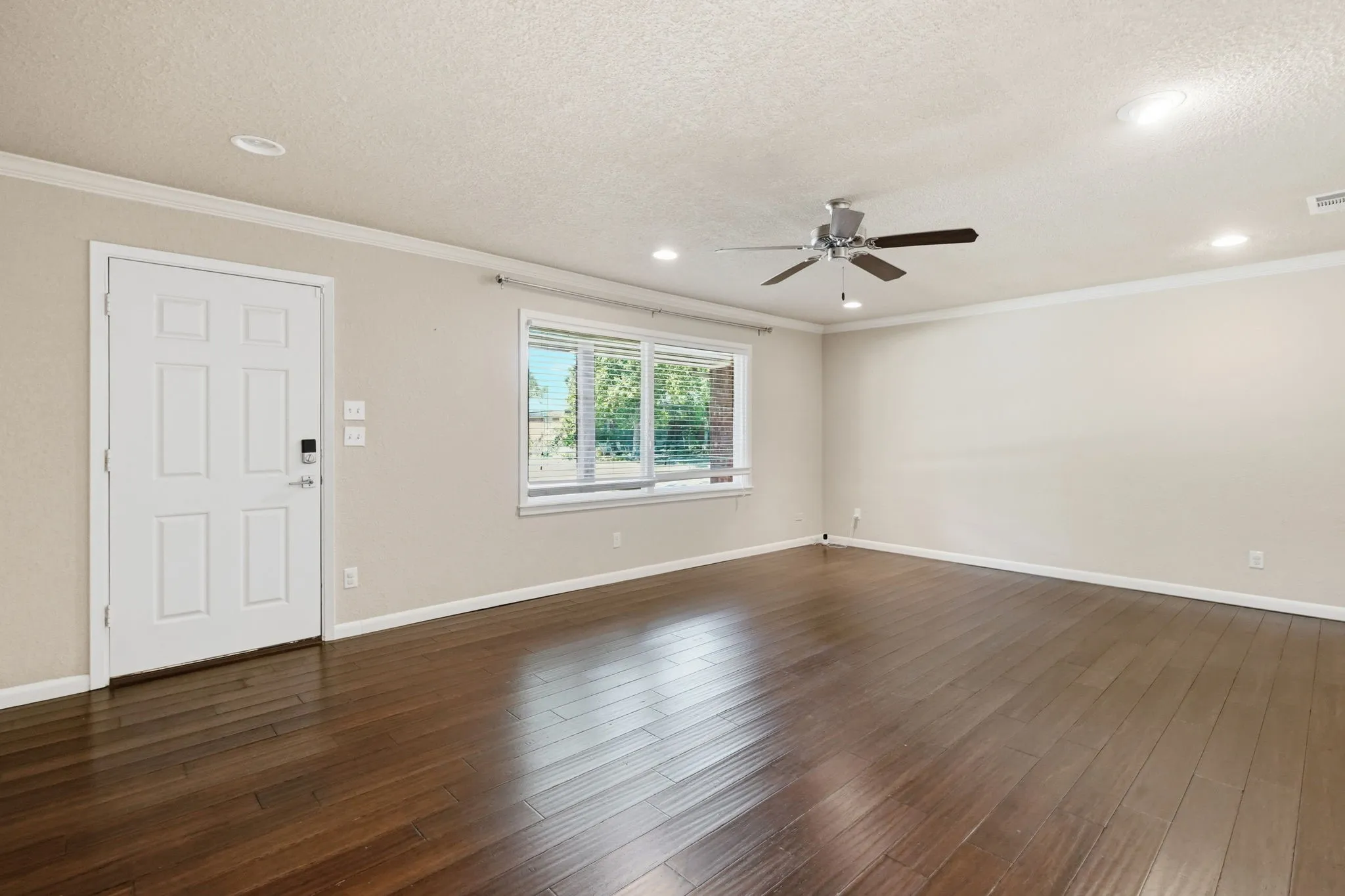Single Family Residence For Sale in Tarrant County , 5708 Sunset Road, Westworth Village, Texas 76114, 3 Bedroom, 2 Bathroom, 1 Garage spaces, 2,048 Sqft, built in 1957, mls#21368136, Real Estate Agent in Westworth Village, Homes For Sale in Tarrant county, Homes For Sale in Westworth Village, Realtor in Westworth Village Texas, Real Estate Brokerage Independent Realty Texas, Luminita Cordes Realtor