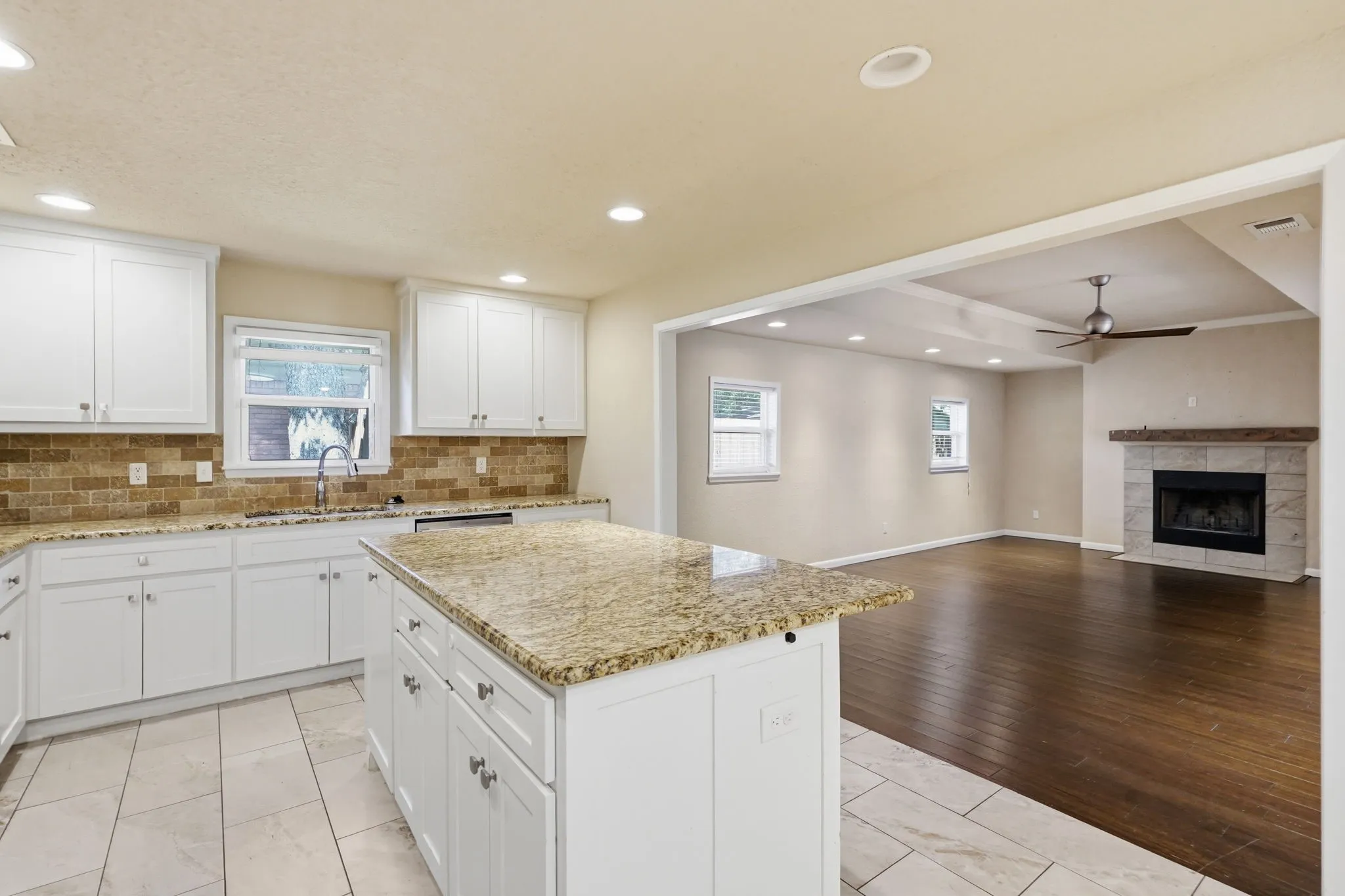Single Family Residence For Sale in Tarrant County , 5708 Sunset Road, Westworth Village, Texas 76114, 3 Bedroom, 2 Bathroom, 1 Garage spaces, 2,048 Sqft, built in 1957, mls#21368136, Real Estate Agent in Westworth Village, Homes For Sale in Tarrant county, Homes For Sale in Westworth Village, Realtor in Westworth Village Texas, Real Estate Brokerage Independent Realty Texas, Luminita Cordes Realtor