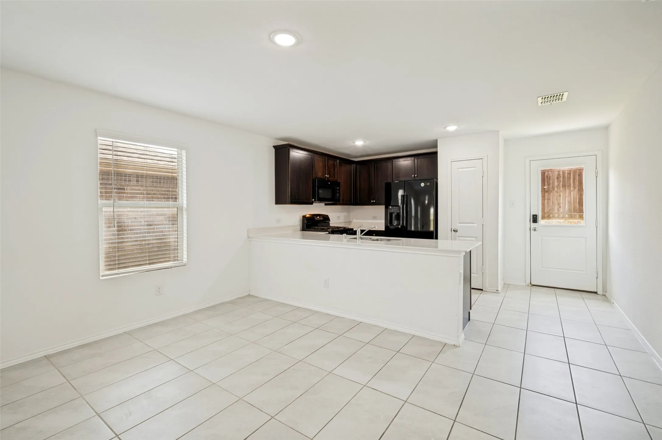 Single Family Residence For Rent in Denton County , 3420 Harper Street, Little Elm, Texas 75068, 3 Bedroom, 2 Bathroom, 2 Garage spaces, 1,470 Sqft, built in 2023, mls#21359637, Real Estate Agent in Little Elm, Homes For Rent in Denton county, Homes For Rent in Little Elm, Realtor in Little Elm Texas, Real Estate Brokerage Independent Realty Texas, Luminita Cordes Realtor