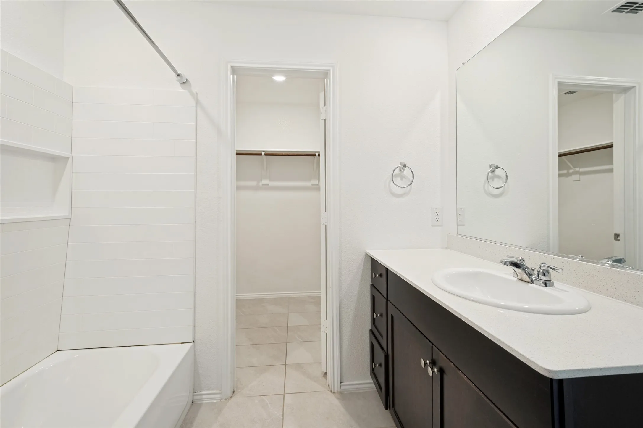 Single Family Residence For Rent in Denton County , 3420 Harper Street, Little Elm, Texas 75068, 3 Bedroom, 2 Bathroom, 2 Garage spaces, 1,470 Sqft, built in 2023, mls#21359637, Real Estate Agent in Little Elm, Homes For Rent in Denton county, Homes For Rent in Little Elm, Realtor in Little Elm Texas, Real Estate Brokerage Independent Realty Texas, Luminita Cordes Realtor