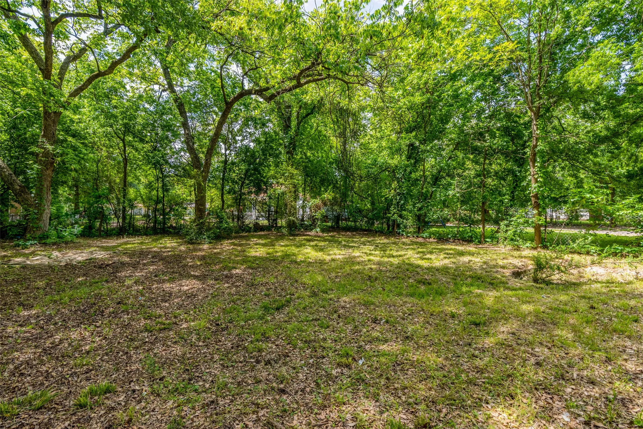 Single Family Residence For Sale in Lamar County , 1457 W Austin Street, Paris, Texas 75460, 3 Bedroom, 2 Bathroom, Garage spaces, 1,316 Sqft, built in 0, mls#21369142, Real Estate Agent in Paris, Homes For Sale in Lamar county, Homes For Sale in Paris, Realtor in Paris Texas, Real Estate Brokerage Independent Realty Texas, Luminita Cordes Realtor