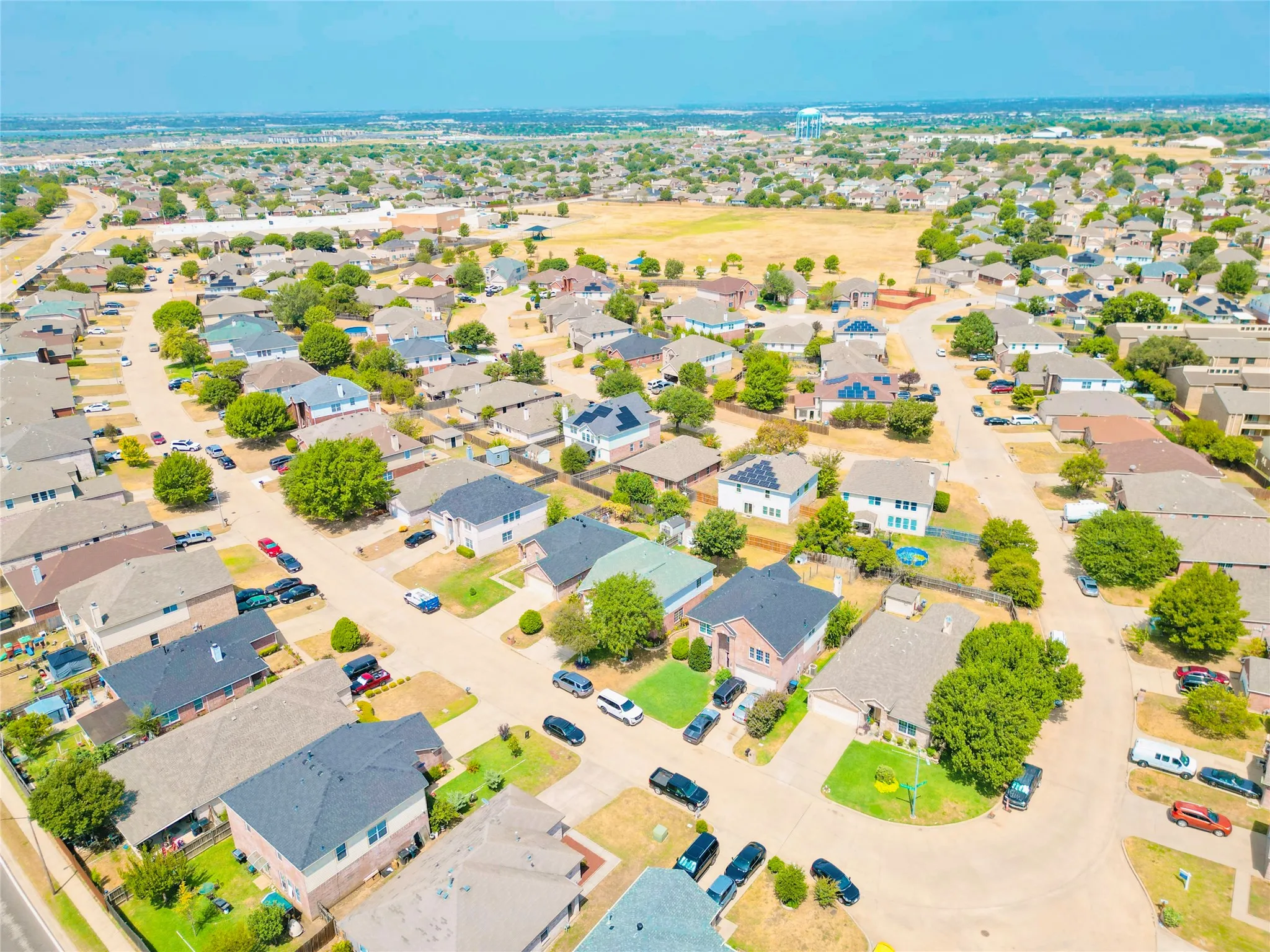 Single Family Residence For Sale in Tarrant County , 4813 Madyson Ridge Drive, Fort Worth, Texas 76133, 4 Bedroom, 3 Bathroom, 2 Garage spaces, 2,702 Sqft, built in 2002, mls#21369143, Real Estate Agent in Fort Worth, Homes For Sale in Tarrant county, Homes For Sale in Fort Worth, Realtor in Fort Worth Texas, Real Estate Brokerage Independent Realty Texas, Luminita Cordes Realtor