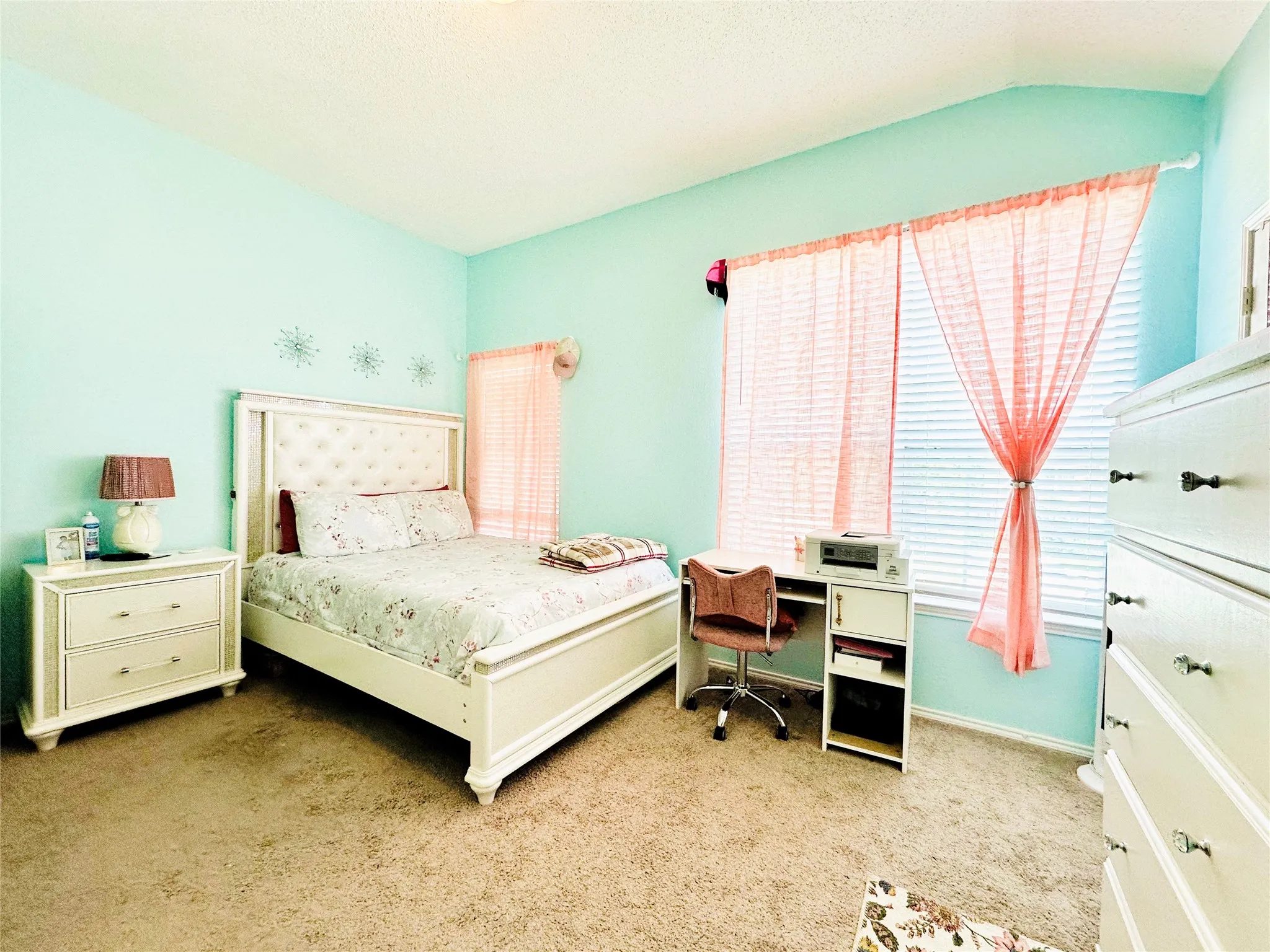 Single Family Residence For Sale in Tarrant County , 4813 Madyson Ridge Drive, Fort Worth, Texas 76133, 4 Bedroom, 3 Bathroom, 2 Garage spaces, 2,702 Sqft, built in 2002, mls#21369143, Real Estate Agent in Fort Worth, Homes For Sale in Tarrant county, Homes For Sale in Fort Worth, Realtor in Fort Worth Texas, Real Estate Brokerage Independent Realty Texas, Luminita Cordes Realtor