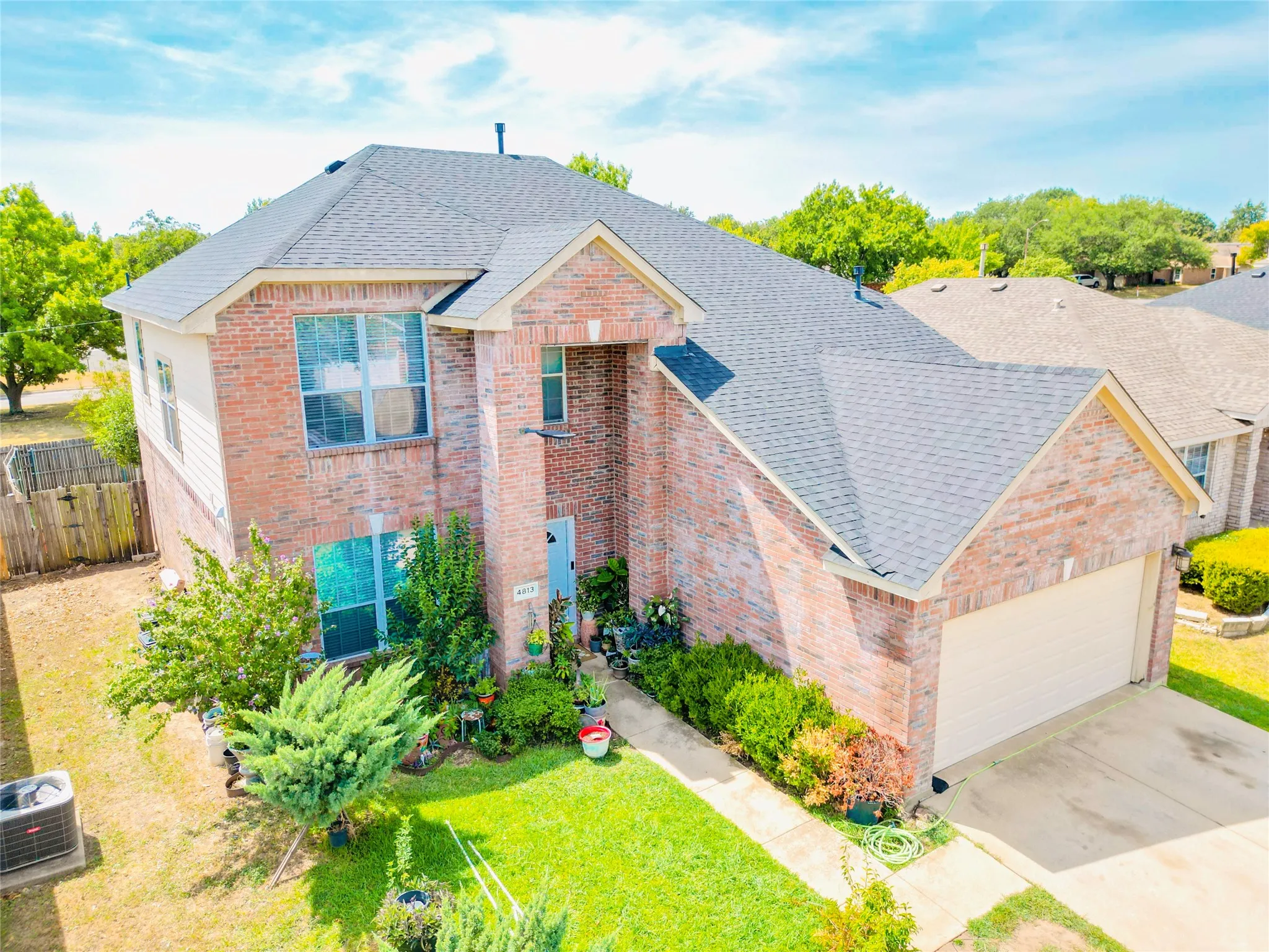 Single Family Residence For Sale in Tarrant County , 4813 Madyson Ridge Drive, Fort Worth, Texas 76133, 4 Bedroom, 3 Bathroom, 2 Garage spaces, 2,702 Sqft, built in 2002, mls#21369143, Real Estate Agent in Fort Worth, Homes For Sale in Tarrant county, Homes For Sale in Fort Worth, Realtor in Fort Worth Texas, Real Estate Brokerage Independent Realty Texas, Luminita Cordes Realtor