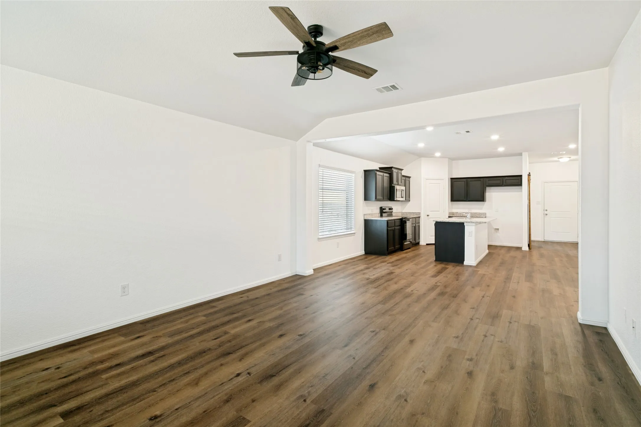 Single Family Residence For Sale in Tarrant County , 4716 Feltleaf Avenue, Fort Worth, Texas 76036, 3 Bedroom, 2 Bathroom, Garage spaces, 1,686 Sqft, built in 2019, mls#21368852, Real Estate Agent in Fort Worth, Homes For Sale in Tarrant county, Homes For Sale in Fort Worth, Realtor in Fort Worth Texas, Real Estate Brokerage Independent Realty Texas, Luminita Cordes Realtor