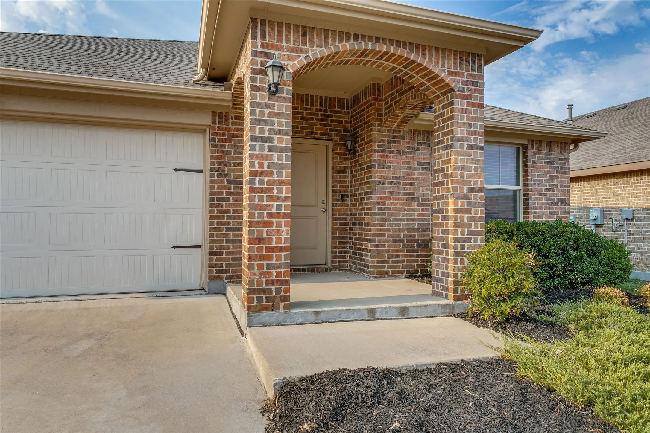 Single Family Residence For Sale in Tarrant County , 4716 Feltleaf Avenue, Fort Worth, Texas 76036, 3 Bedroom, 2 Bathroom, Garage spaces, 1,686 Sqft, built in 2019, mls#21368852, Real Estate Agent in Fort Worth, Homes For Sale in Tarrant county, Homes For Sale in Fort Worth, Realtor in Fort Worth Texas, Real Estate Brokerage Independent Realty Texas, Luminita Cordes Realtor
