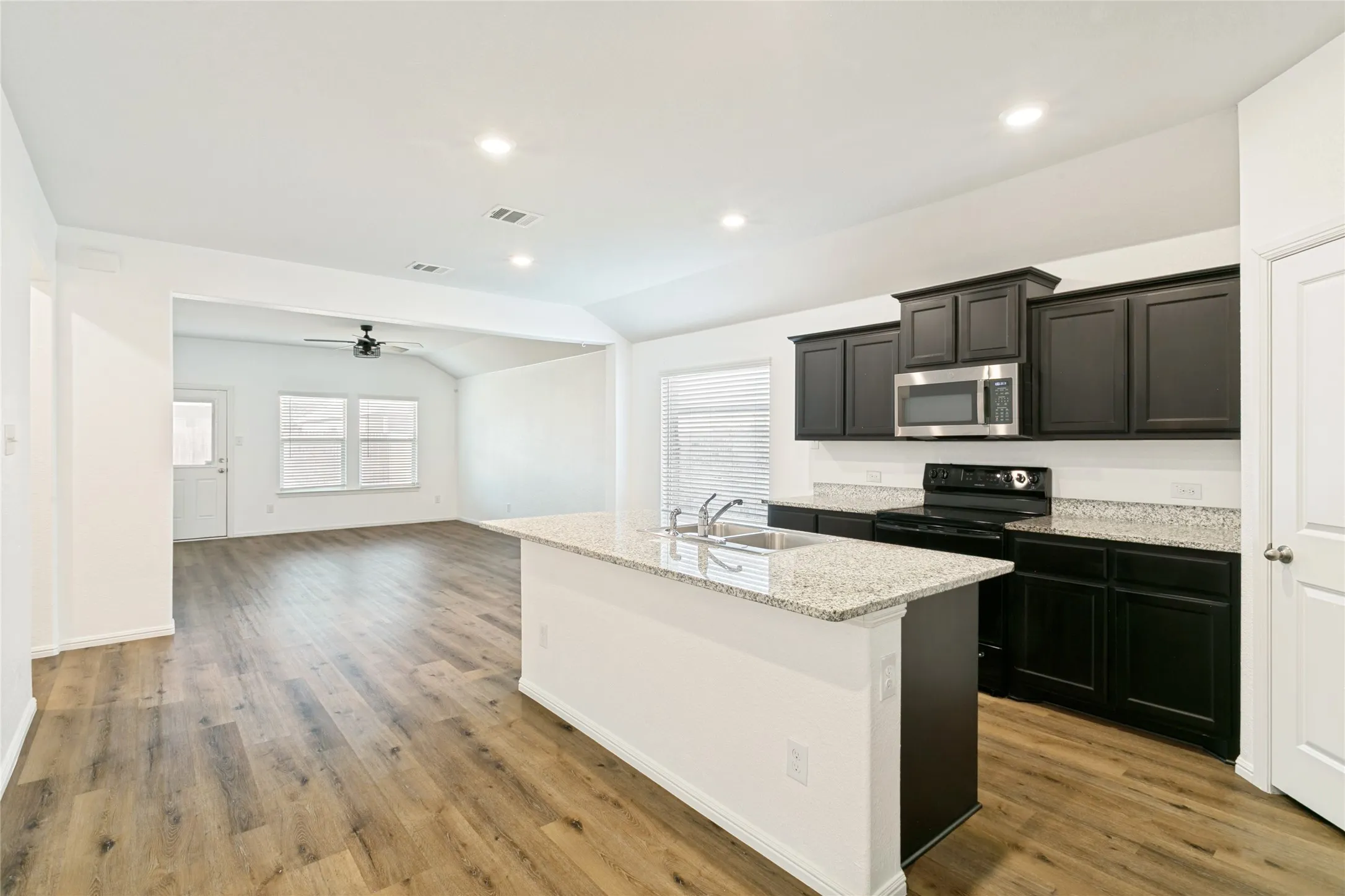 Single Family Residence For Sale in Tarrant County , 4716 Feltleaf Avenue, Fort Worth, Texas 76036, 3 Bedroom, 2 Bathroom, Garage spaces, 1,686 Sqft, built in 2019, mls#21368852, Real Estate Agent in Fort Worth, Homes For Sale in Tarrant county, Homes For Sale in Fort Worth, Realtor in Fort Worth Texas, Real Estate Brokerage Independent Realty Texas, Luminita Cordes Realtor