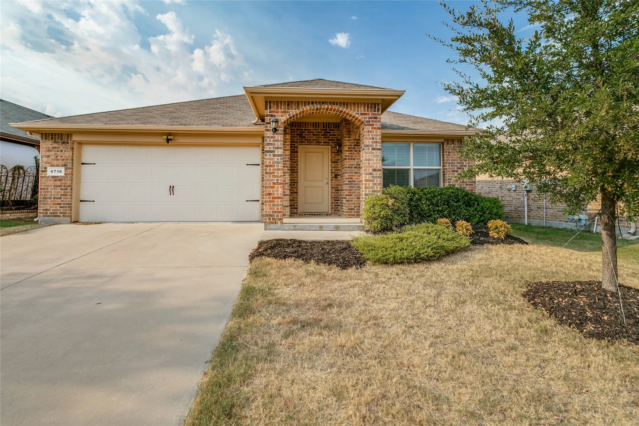 Single Family Residence For Sale in Tarrant County , 4716 Feltleaf Avenue, Fort Worth, Texas 76036, 3 Bedroom, 2 Bathroom, Garage spaces, 1,686 Sqft, built in 2019, mls#21368852, Real Estate Agent in Fort Worth, Homes For Sale in Tarrant county, Homes For Sale in Fort Worth, Realtor in Fort Worth Texas, Real Estate Brokerage Independent Realty Texas, Luminita Cordes Realtor