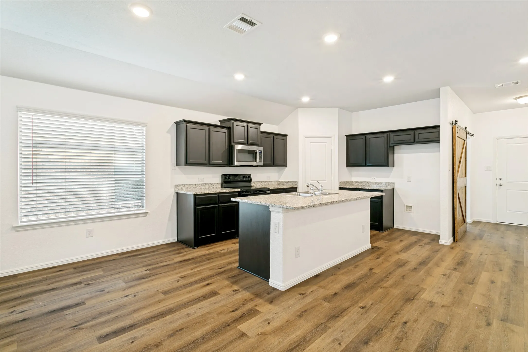 Single Family Residence For Sale in Tarrant County , 4716 Feltleaf Avenue, Fort Worth, Texas 76036, 3 Bedroom, 2 Bathroom, Garage spaces, 1,686 Sqft, built in 2019, mls#21368852, Real Estate Agent in Fort Worth, Homes For Sale in Tarrant county, Homes For Sale in Fort Worth, Realtor in Fort Worth Texas, Real Estate Brokerage Independent Realty Texas, Luminita Cordes Realtor