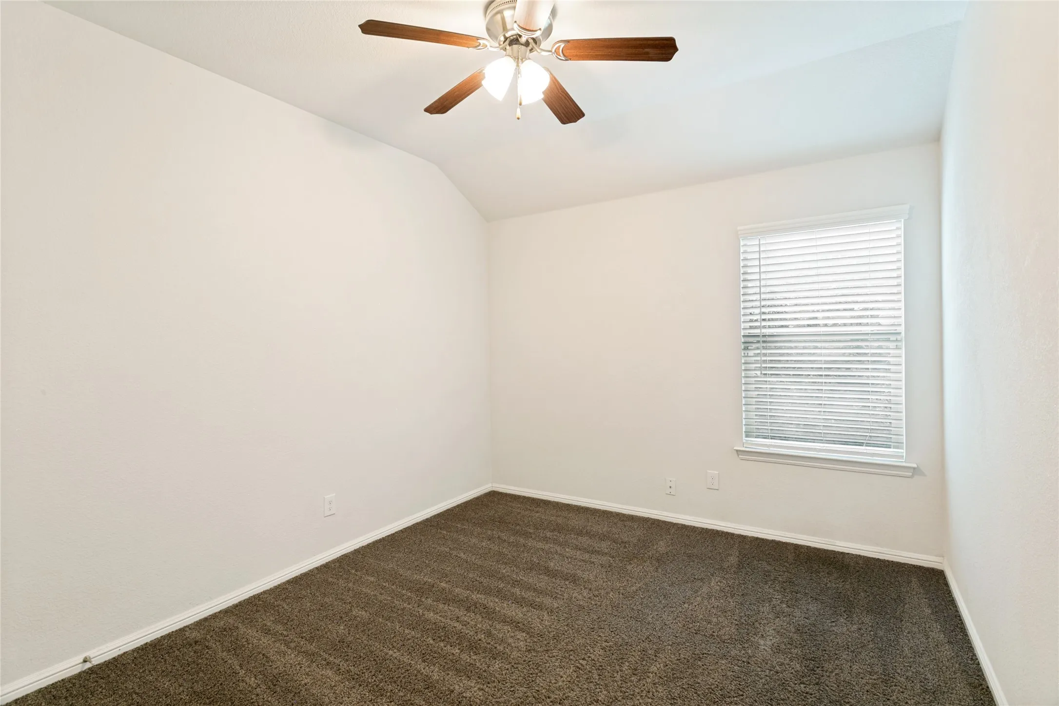 Single Family Residence For Sale in Tarrant County , 4716 Feltleaf Avenue, Fort Worth, Texas 76036, 3 Bedroom, 2 Bathroom, Garage spaces, 1,686 Sqft, built in 2019, mls#21368852, Real Estate Agent in Fort Worth, Homes For Sale in Tarrant county, Homes For Sale in Fort Worth, Realtor in Fort Worth Texas, Real Estate Brokerage Independent Realty Texas, Luminita Cordes Realtor