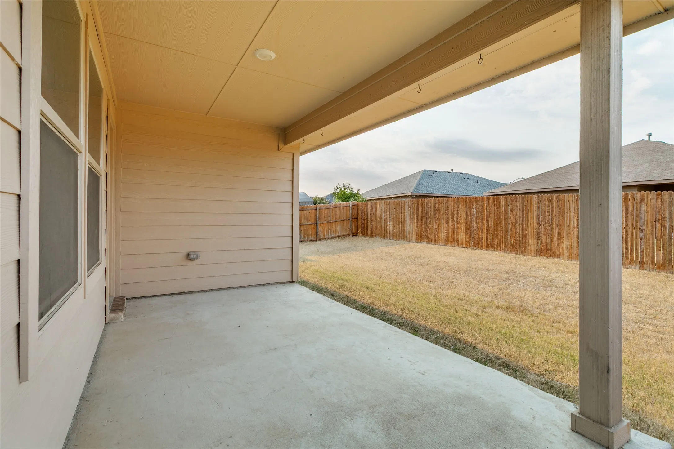 Single Family Residence For Sale in Tarrant County , 4716 Feltleaf Avenue, Fort Worth, Texas 76036, 3 Bedroom, 2 Bathroom, Garage spaces, 1,686 Sqft, built in 2019, mls#21368852, Real Estate Agent in Fort Worth, Homes For Sale in Tarrant county, Homes For Sale in Fort Worth, Realtor in Fort Worth Texas, Real Estate Brokerage Independent Realty Texas, Luminita Cordes Realtor