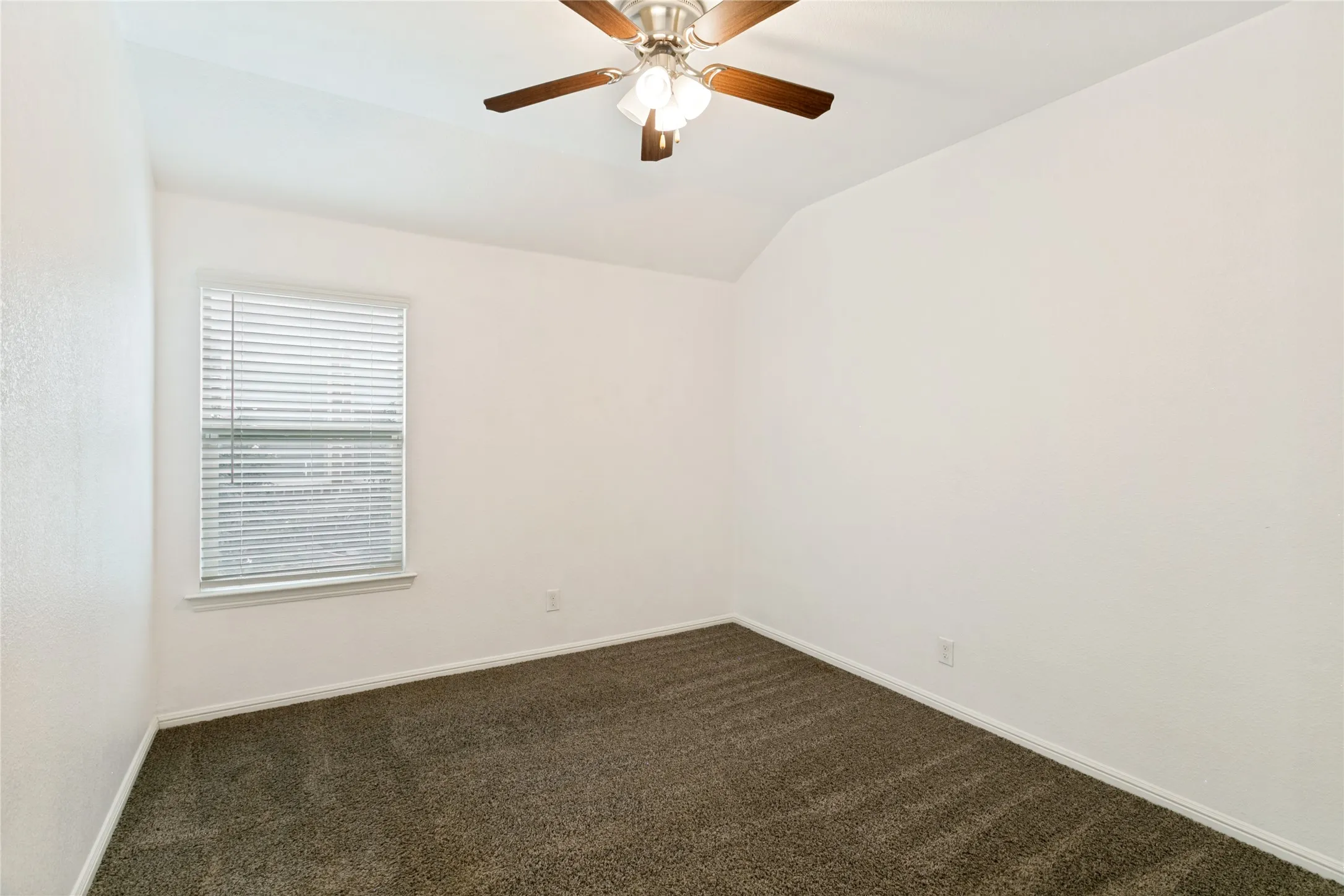 Single Family Residence For Sale in Tarrant County , 4716 Feltleaf Avenue, Fort Worth, Texas 76036, 3 Bedroom, 2 Bathroom, Garage spaces, 1,686 Sqft, built in 2019, mls#21368852, Real Estate Agent in Fort Worth, Homes For Sale in Tarrant county, Homes For Sale in Fort Worth, Realtor in Fort Worth Texas, Real Estate Brokerage Independent Realty Texas, Luminita Cordes Realtor