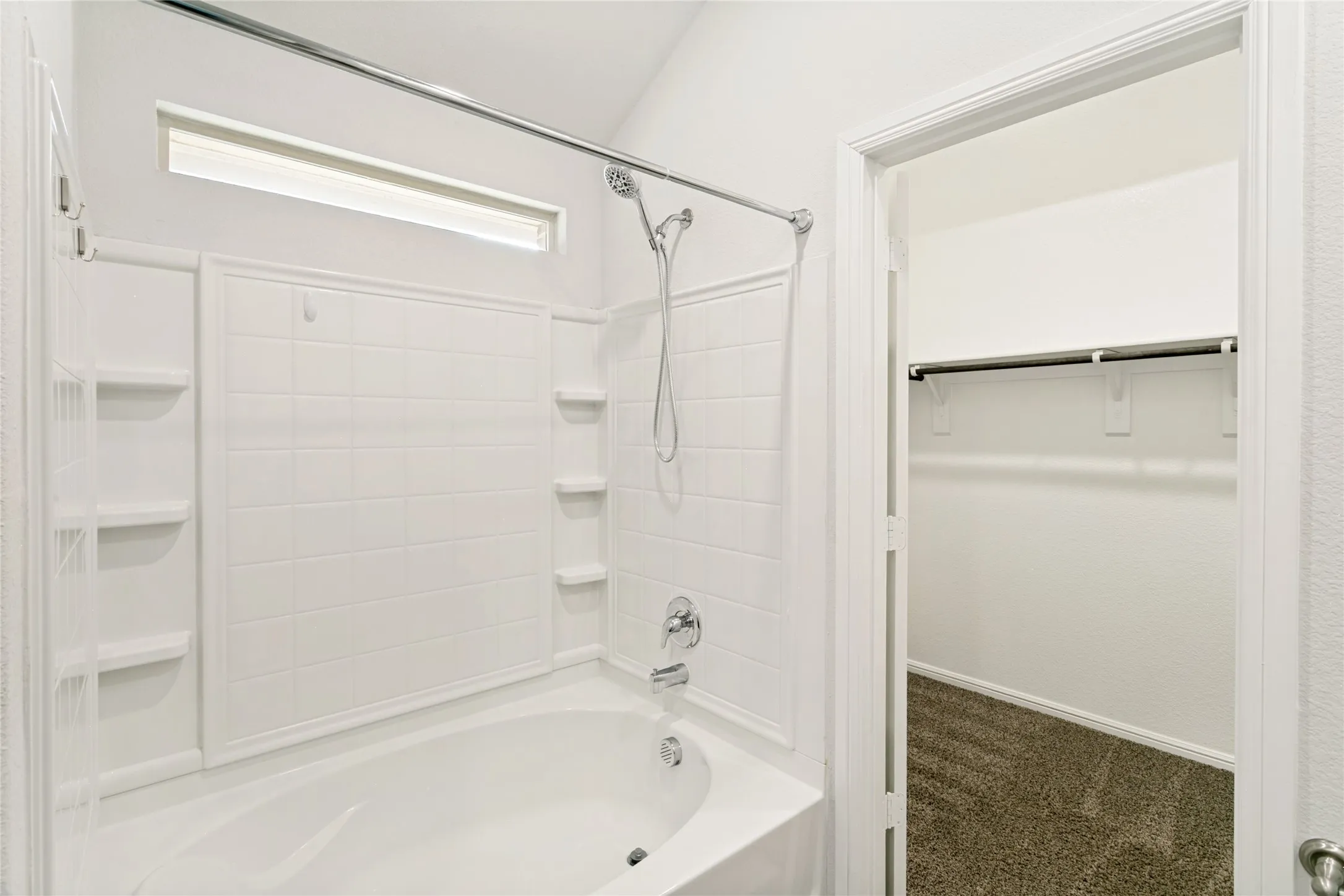 Single Family Residence For Sale in Tarrant County , 4716 Feltleaf Avenue, Fort Worth, Texas 76036, 3 Bedroom, 2 Bathroom, Garage spaces, 1,686 Sqft, built in 2019, mls#21368852, Real Estate Agent in Fort Worth, Homes For Sale in Tarrant county, Homes For Sale in Fort Worth, Realtor in Fort Worth Texas, Real Estate Brokerage Independent Realty Texas, Luminita Cordes Realtor