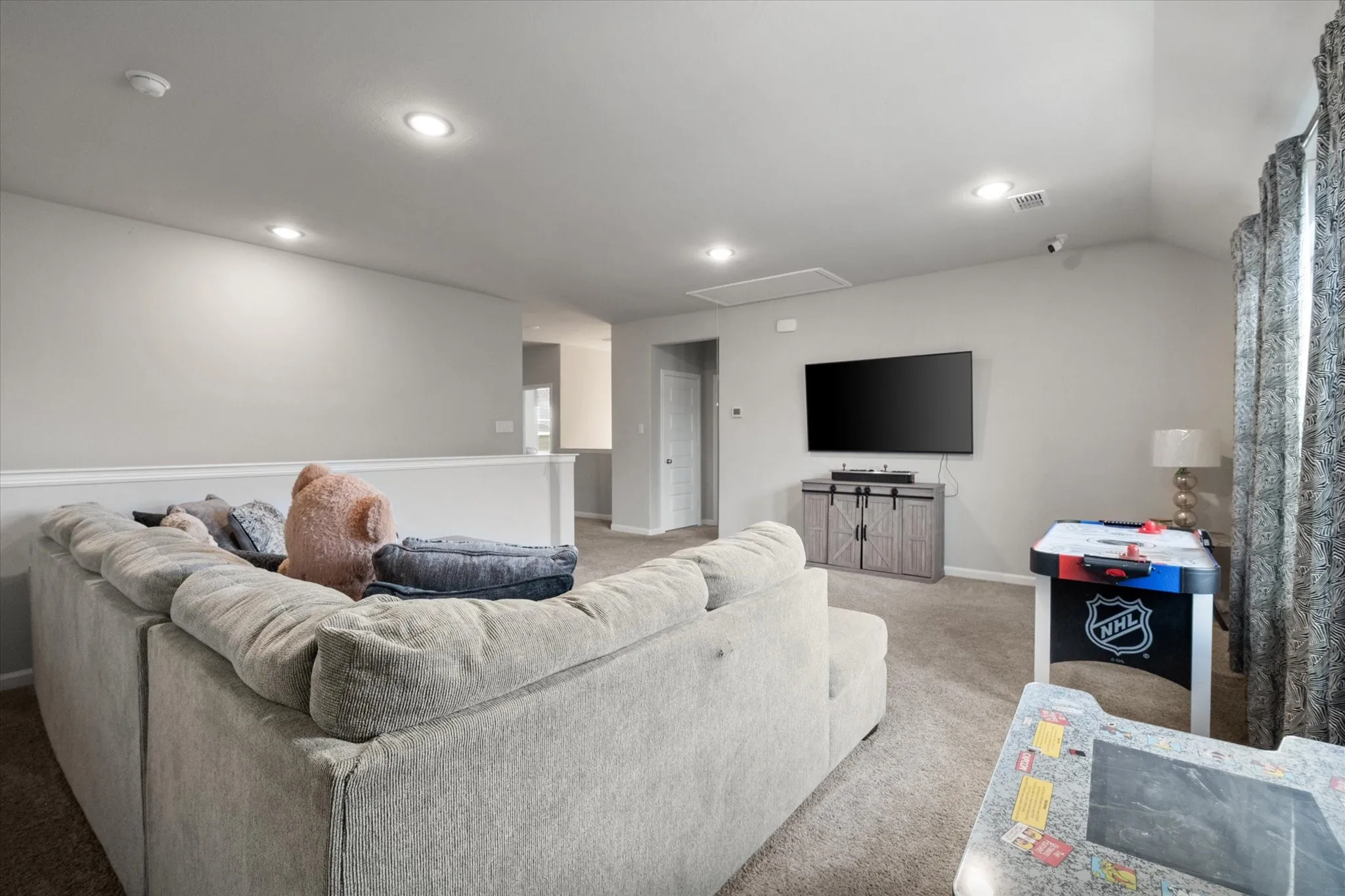 Single Family Residence For Sale in Ellis County , 161 Camp Fire Drive, Waxahachie, Texas 75165, 5 Bedroom, 4 Bathroom, 2 Garage spaces, 3,672 Sqft, built in 2020, mls#21367233, Real Estate Agent in Waxahachie, Homes For Sale in Ellis county, Homes For Sale in Waxahachie, Realtor in Waxahachie Texas, Real Estate Brokerage Independent Realty Texas, Luminita Cordes Realtor
