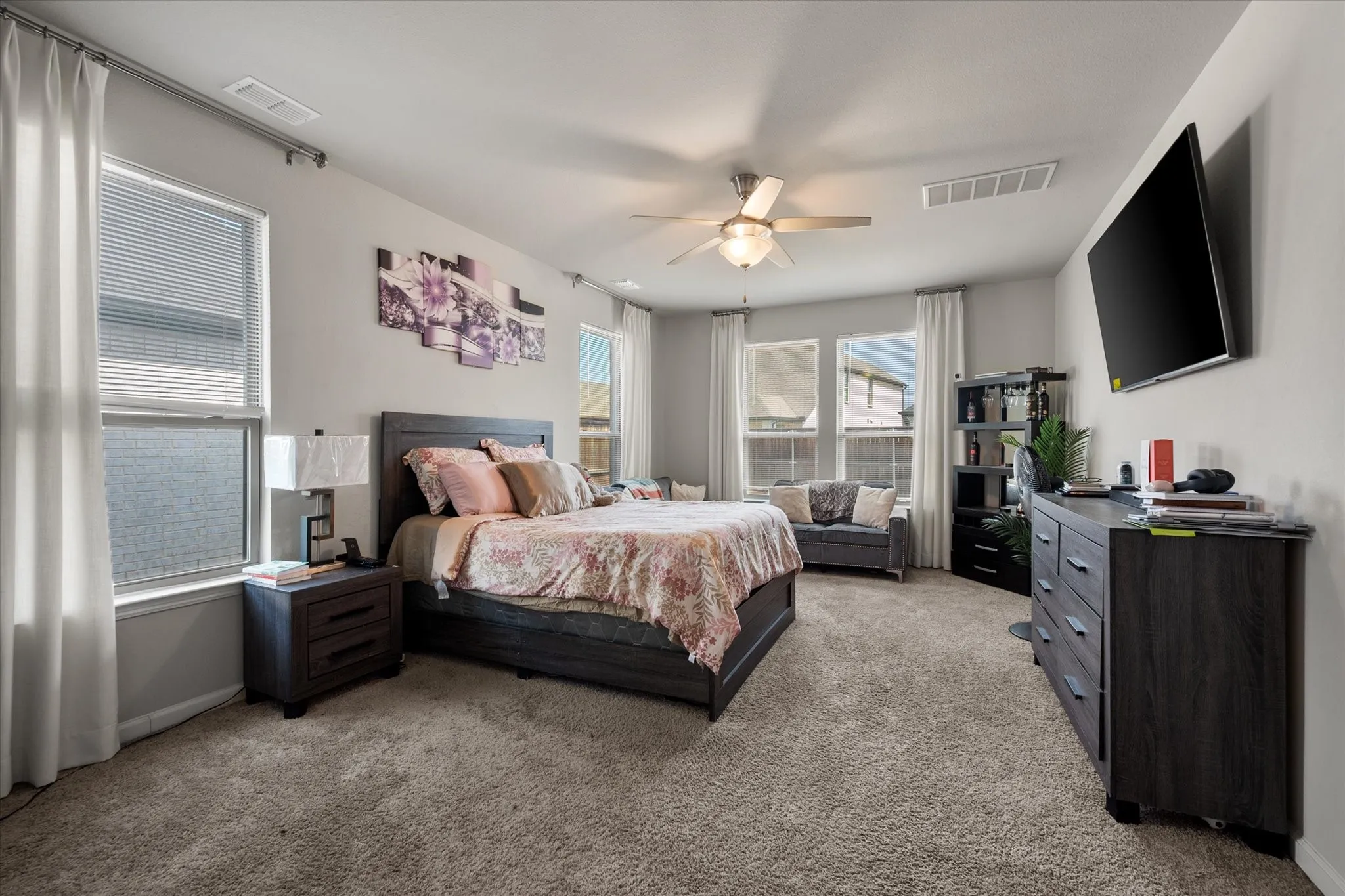 Single Family Residence For Sale in Ellis County , 161 Camp Fire Drive, Waxahachie, Texas 75165, 5 Bedroom, 4 Bathroom, 2 Garage spaces, 3,672 Sqft, built in 2020, mls#21367233, Real Estate Agent in Waxahachie, Homes For Sale in Ellis county, Homes For Sale in Waxahachie, Realtor in Waxahachie Texas, Real Estate Brokerage Independent Realty Texas, Luminita Cordes Realtor