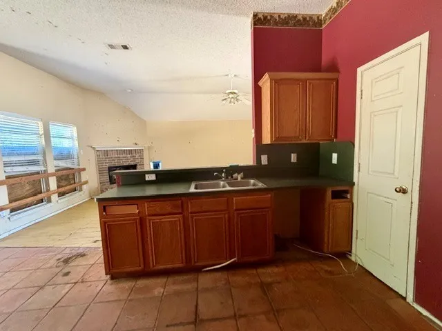 Single Family Residence For Sale in Ellis County , 111 Craddock, Glenn Heights, Texas 75154, 4 Bedroom, 2 Bathroom, 2 Garage spaces, 1,540 Sqft, built in 2000, mls#21369146, Real Estate Agent in Glenn Heights, Homes For Sale in Ellis county, Homes For Sale in Glenn Heights, Realtor in Glenn Heights Texas, Real Estate Brokerage Independent Realty Texas, Luminita Cordes Realtor