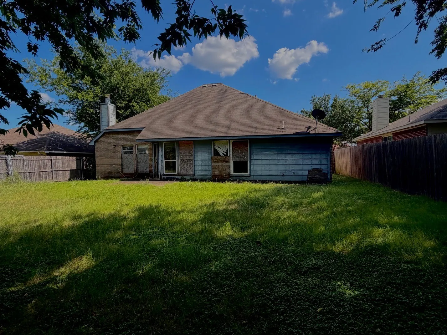 Single Family Residence For Sale in Ellis County , 111 Craddock, Glenn Heights, Texas 75154, 4 Bedroom, 2 Bathroom, 2 Garage spaces, 1,540 Sqft, built in 2000, mls#21369146, Real Estate Agent in Glenn Heights, Homes For Sale in Ellis county, Homes For Sale in Glenn Heights, Realtor in Glenn Heights Texas, Real Estate Brokerage Independent Realty Texas, Luminita Cordes Realtor