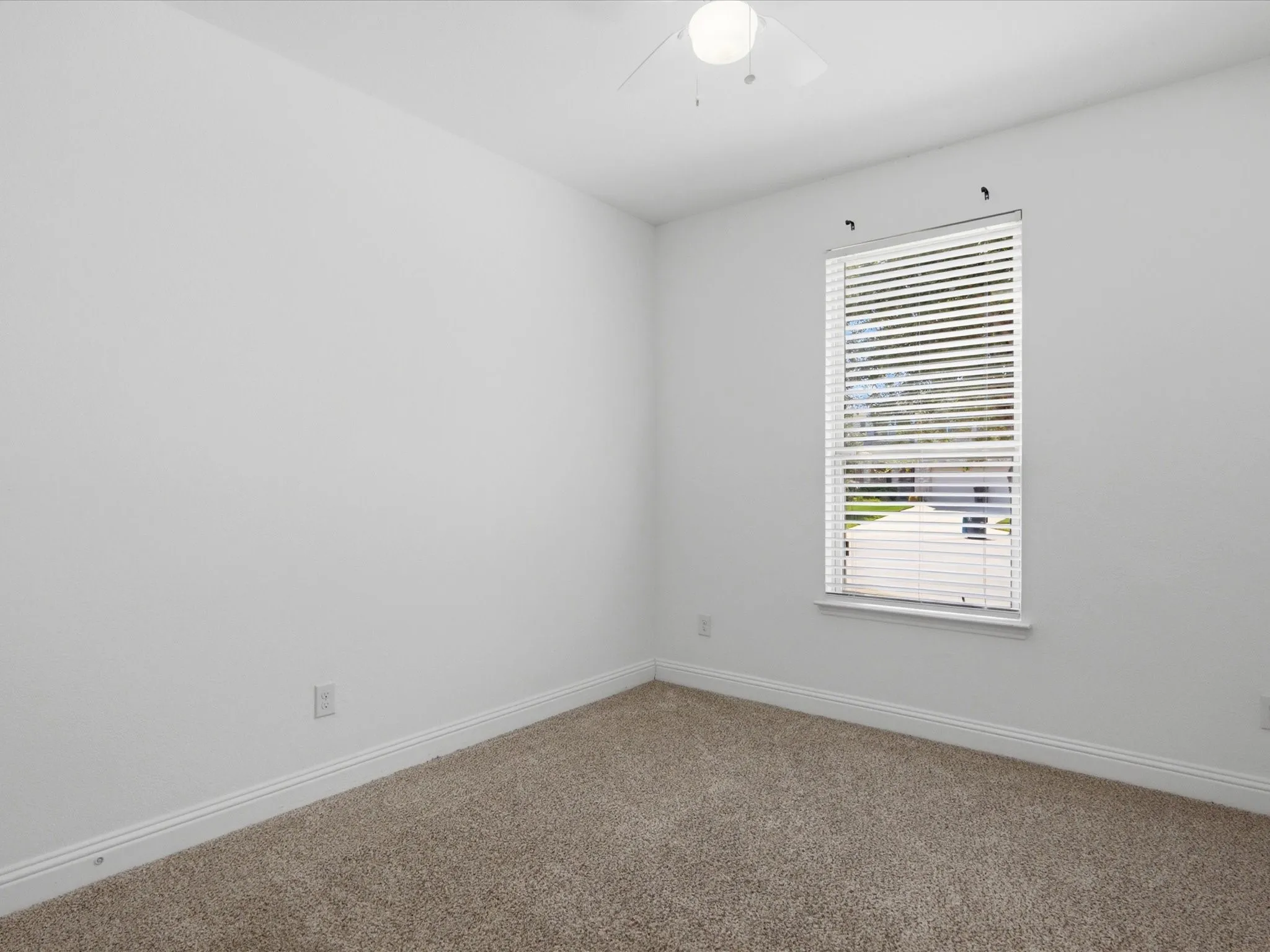 Single Family Residence For Rent in Tarrant County , 10236 Fox Springs Drive, Fort Worth, Texas 76131, 4 Bedroom, 2 Bathroom, 2 Garage spaces, 1,840 Sqft, built in 2019, mls#21369153, Real Estate Agent in Fort Worth, Homes For Rent in Tarrant county, Homes For Rent in Fort Worth, Realtor in Fort Worth Texas, Real Estate Brokerage Independent Realty Texas, Luminita Cordes Realtor