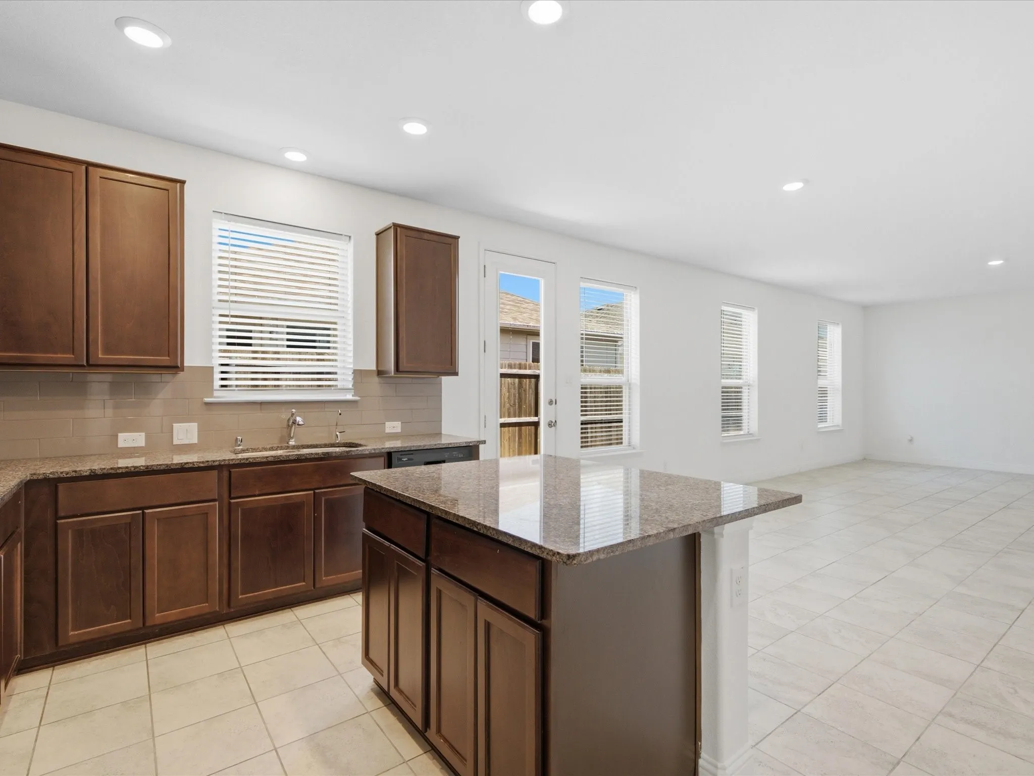 Single Family Residence For Rent in Tarrant County , 10236 Fox Springs Drive, Fort Worth, Texas 76131, 4 Bedroom, 2 Bathroom, 2 Garage spaces, 1,840 Sqft, built in 2019, mls#21369153, Real Estate Agent in Fort Worth, Homes For Rent in Tarrant county, Homes For Rent in Fort Worth, Realtor in Fort Worth Texas, Real Estate Brokerage Independent Realty Texas, Luminita Cordes Realtor