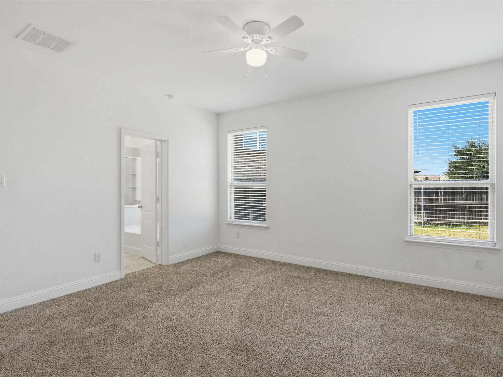Single Family Residence For Rent in Tarrant County , 10236 Fox Springs Drive, Fort Worth, Texas 76131, 4 Bedroom, 2 Bathroom, 2 Garage spaces, 1,840 Sqft, built in 2019, mls#21369153, Real Estate Agent in Fort Worth, Homes For Rent in Tarrant county, Homes For Rent in Fort Worth, Realtor in Fort Worth Texas, Real Estate Brokerage Independent Realty Texas, Luminita Cordes Realtor