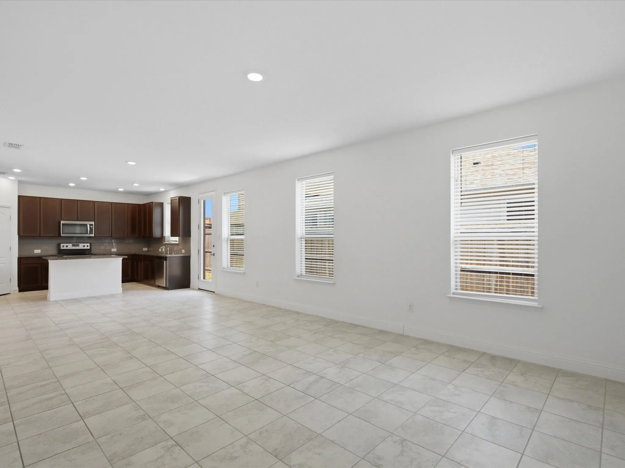 Single Family Residence For Rent in Tarrant County , 10236 Fox Springs Drive, Fort Worth, Texas 76131, 4 Bedroom, 2 Bathroom, 2 Garage spaces, 1,840 Sqft, built in 2019, mls#21369153, Real Estate Agent in Fort Worth, Homes For Rent in Tarrant county, Homes For Rent in Fort Worth, Realtor in Fort Worth Texas, Real Estate Brokerage Independent Realty Texas, Luminita Cordes Realtor