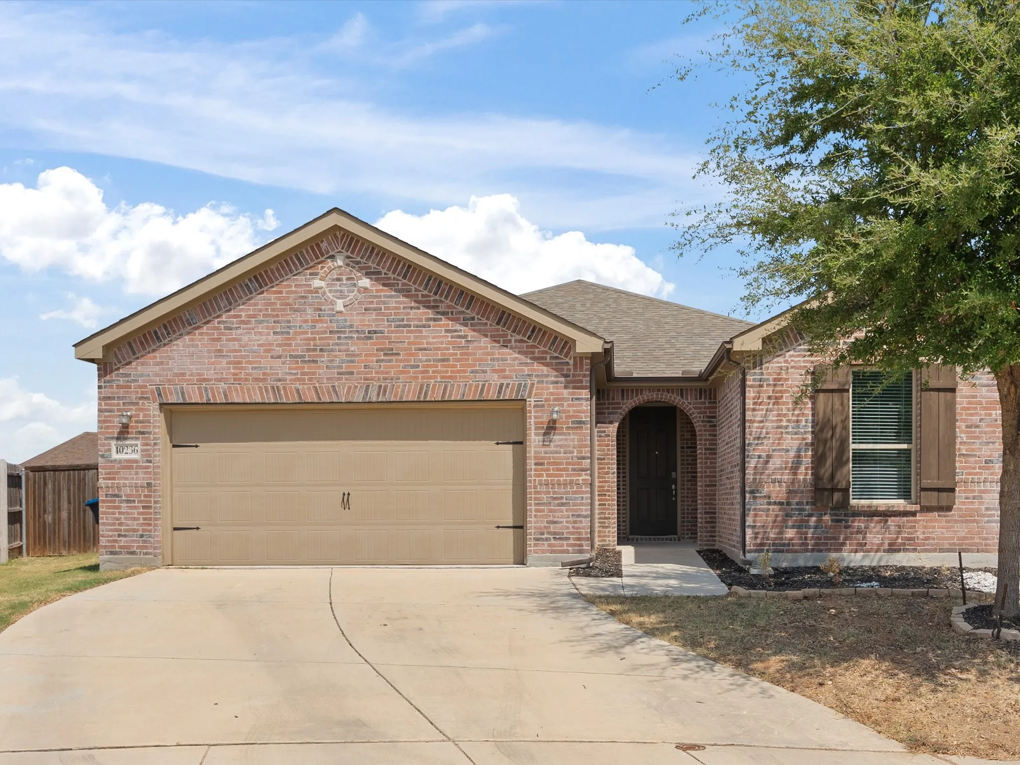 Single Family Residence For Rent in Tarrant County , 10236 Fox Springs Drive, Fort Worth, Texas 76131, 4 Bedroom, 2 Bathroom, 2 Garage spaces, 1,840 Sqft, built in 2019, mls#21369153, Real Estate Agent in Fort Worth, Homes For Rent in Tarrant county, Homes For Rent in Fort Worth, Realtor in Fort Worth Texas, Real Estate Brokerage Independent Realty Texas, Luminita Cordes Realtor