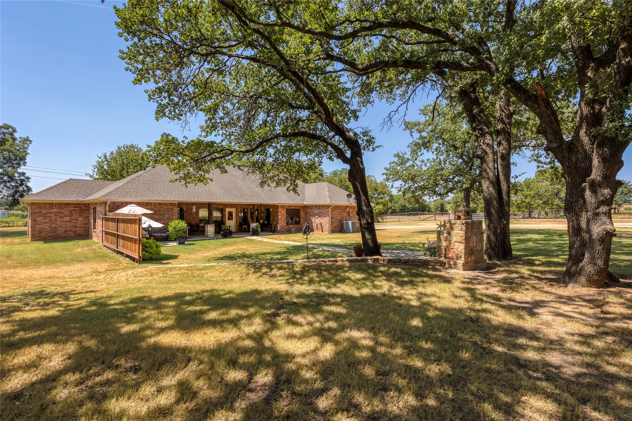 Single Family Residence For Sale in Wise County , 448 County Road 3690, Boyd, Texas 76023, 4 Bedroom, 3 Bathroom, 4 Garage spaces, 2,519 Sqft, built in 2017, mls#21367772, Real Estate Agent in Boyd, Homes For Sale in Wise county, Homes For Sale in Boyd, Realtor in Boyd Texas, Real Estate Brokerage Independent Realty Texas, Luminita Cordes Realtor