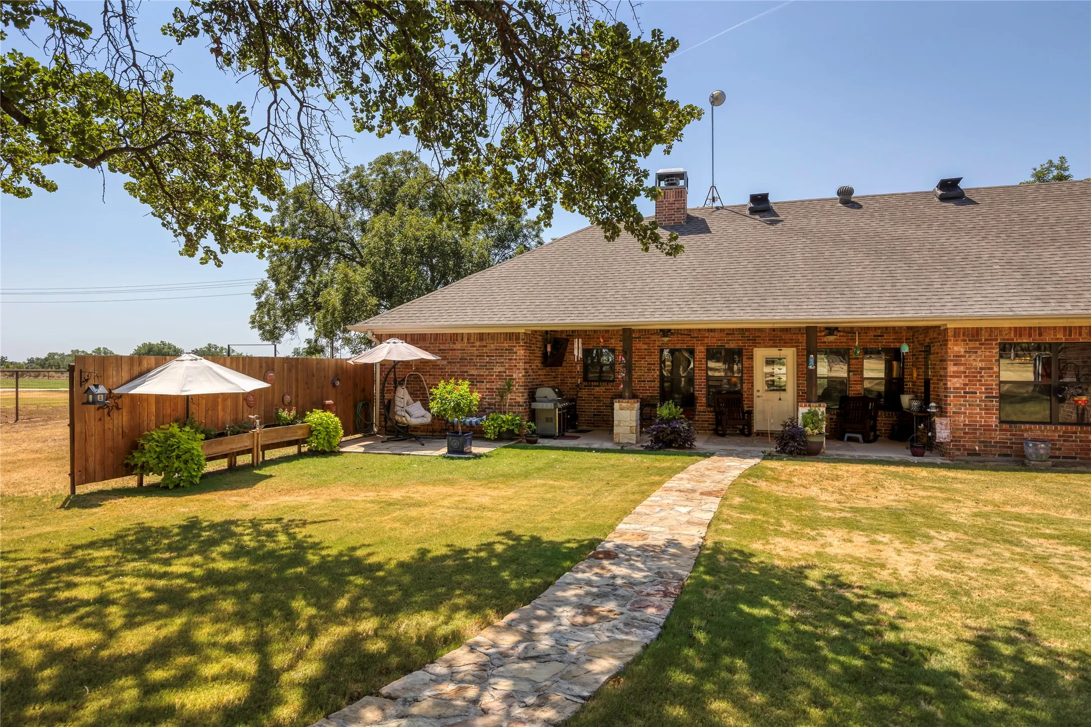 Single Family Residence For Sale in Wise County , 448 County Road 3690, Boyd, Texas 76023, 4 Bedroom, 3 Bathroom, 4 Garage spaces, 2,519 Sqft, built in 2017, mls#21367772, Real Estate Agent in Boyd, Homes For Sale in Wise county, Homes For Sale in Boyd, Realtor in Boyd Texas, Real Estate Brokerage Independent Realty Texas, Luminita Cordes Realtor