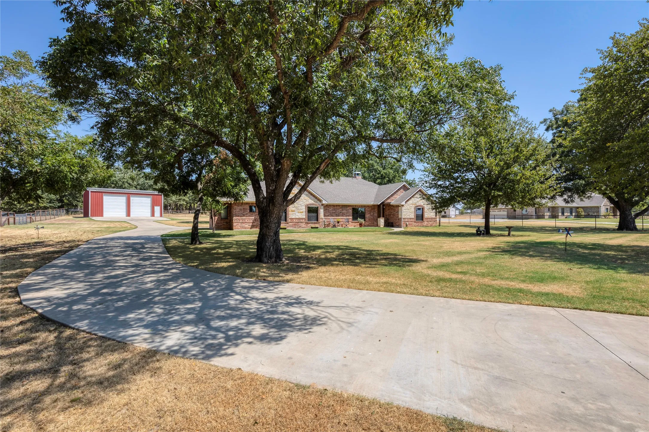 Single Family Residence For Sale in Wise County , 448 County Road 3690, Boyd, Texas 76023, 4 Bedroom, 3 Bathroom, 4 Garage spaces, 2,519 Sqft, built in 2017, mls#21367772, Real Estate Agent in Boyd, Homes For Sale in Wise county, Homes For Sale in Boyd, Realtor in Boyd Texas, Real Estate Brokerage Independent Realty Texas, Luminita Cordes Realtor