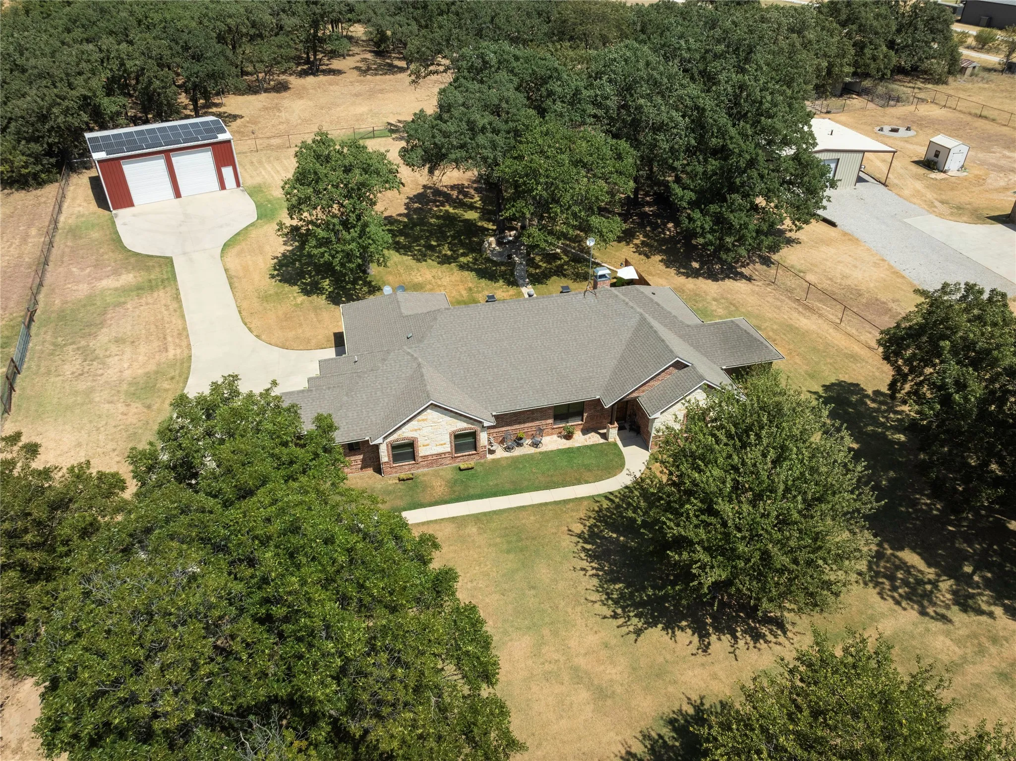 Single Family Residence For Sale in Wise County , 448 County Road 3690, Boyd, Texas 76023, 4 Bedroom, 3 Bathroom, 4 Garage spaces, 2,519 Sqft, built in 2017, mls#21367772, Real Estate Agent in Boyd, Homes For Sale in Wise county, Homes For Sale in Boyd, Realtor in Boyd Texas, Real Estate Brokerage Independent Realty Texas, Luminita Cordes Realtor