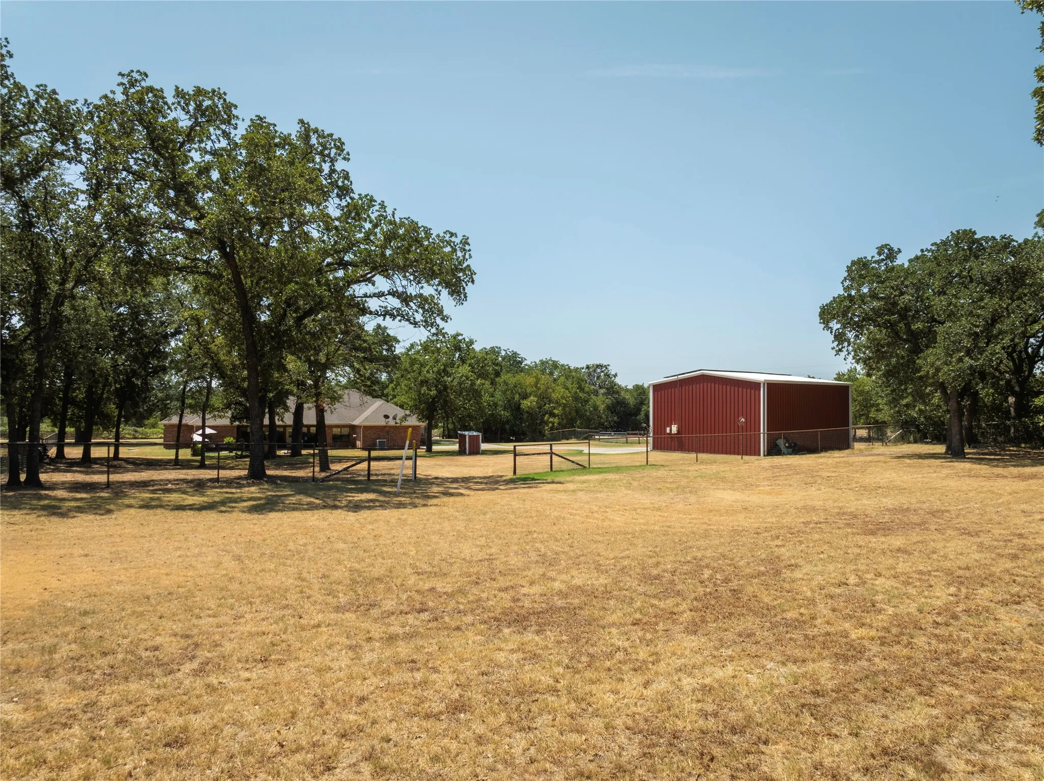 Single Family Residence For Sale in Wise County , 448 County Road 3690, Boyd, Texas 76023, 4 Bedroom, 3 Bathroom, 4 Garage spaces, 2,519 Sqft, built in 2017, mls#21367772, Real Estate Agent in Boyd, Homes For Sale in Wise county, Homes For Sale in Boyd, Realtor in Boyd Texas, Real Estate Brokerage Independent Realty Texas, Luminita Cordes Realtor