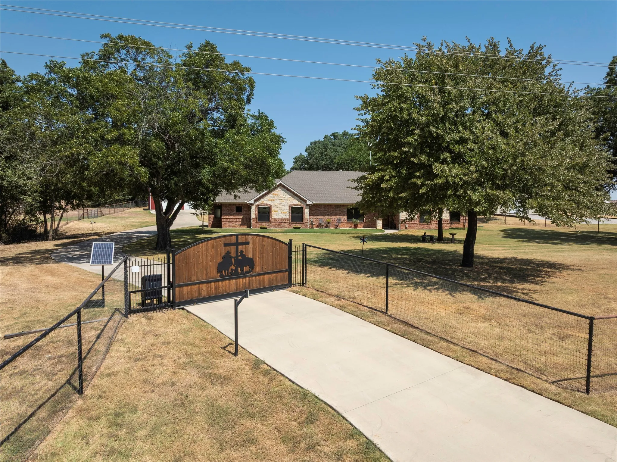 Single Family Residence For Sale in Wise County , 448 County Road 3690, Boyd, Texas 76023, 4 Bedroom, 3 Bathroom, 4 Garage spaces, 2,519 Sqft, built in 2017, mls#21367772, Real Estate Agent in Boyd, Homes For Sale in Wise county, Homes For Sale in Boyd, Realtor in Boyd Texas, Real Estate Brokerage Independent Realty Texas, Luminita Cordes Realtor