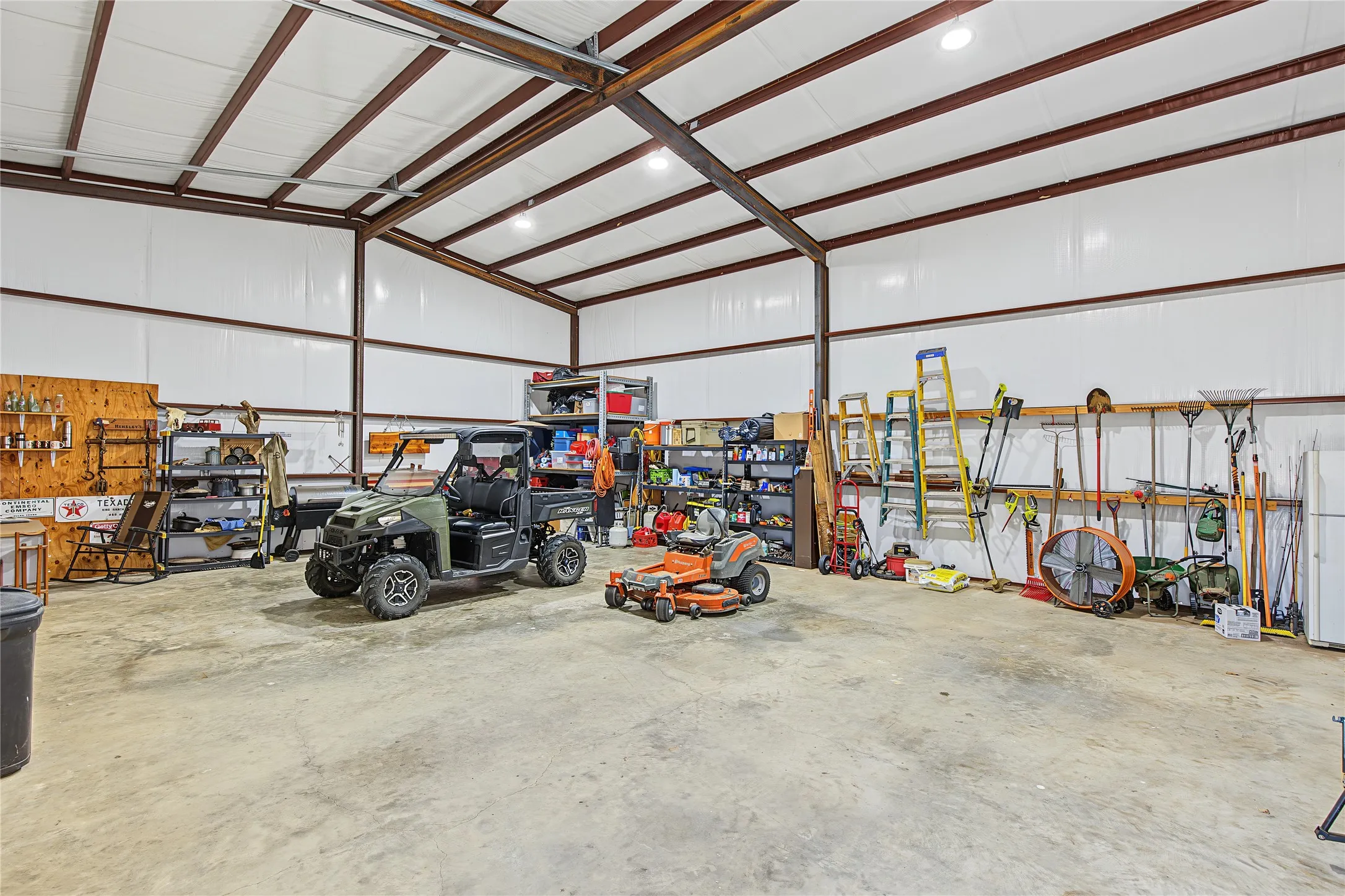 Single Family Residence For Sale in Wise County , 448 County Road 3690, Boyd, Texas 76023, 4 Bedroom, 3 Bathroom, 4 Garage spaces, 2,519 Sqft, built in 2017, mls#21367772, Real Estate Agent in Boyd, Homes For Sale in Wise county, Homes For Sale in Boyd, Realtor in Boyd Texas, Real Estate Brokerage Independent Realty Texas, Luminita Cordes Realtor