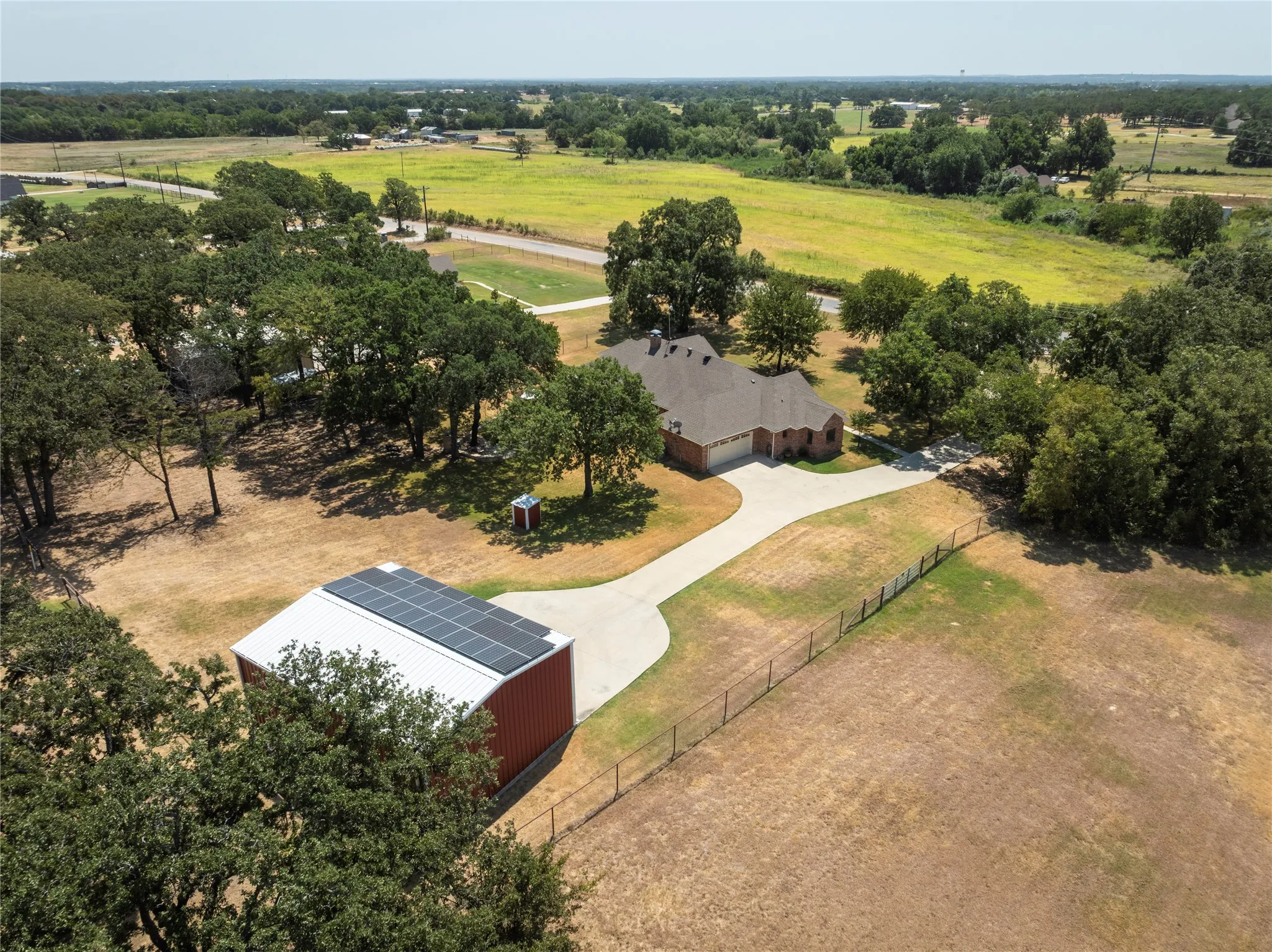 Single Family Residence For Sale in Wise County , 448 County Road 3690, Boyd, Texas 76023, 4 Bedroom, 3 Bathroom, 4 Garage spaces, 2,519 Sqft, built in 2017, mls#21367772, Real Estate Agent in Boyd, Homes For Sale in Wise county, Homes For Sale in Boyd, Realtor in Boyd Texas, Real Estate Brokerage Independent Realty Texas, Luminita Cordes Realtor