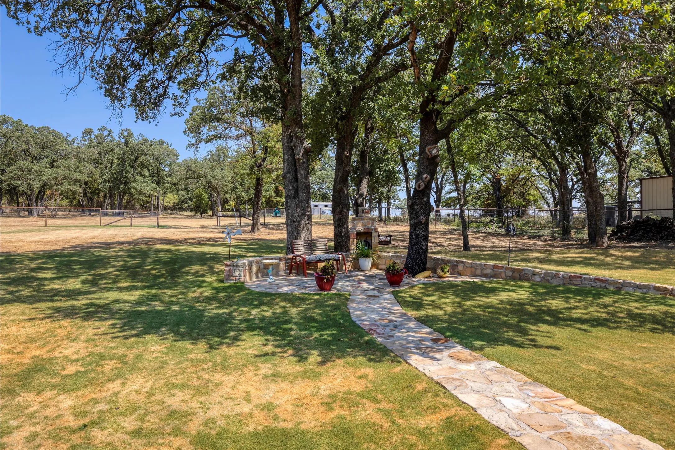 Single Family Residence For Sale in Wise County , 448 County Road 3690, Boyd, Texas 76023, 4 Bedroom, 3 Bathroom, 4 Garage spaces, 2,519 Sqft, built in 2017, mls#21367772, Real Estate Agent in Boyd, Homes For Sale in Wise county, Homes For Sale in Boyd, Realtor in Boyd Texas, Real Estate Brokerage Independent Realty Texas, Luminita Cordes Realtor