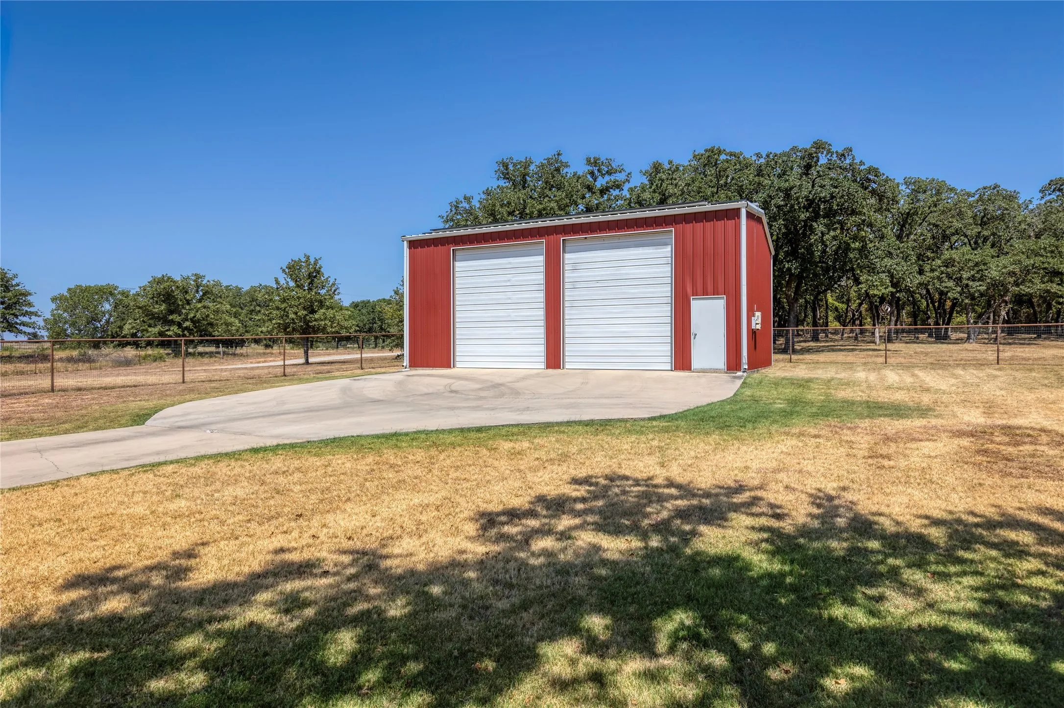 Single Family Residence For Sale in Wise County , 448 County Road 3690, Boyd, Texas 76023, 4 Bedroom, 3 Bathroom, 4 Garage spaces, 2,519 Sqft, built in 2017, mls#21367772, Real Estate Agent in Boyd, Homes For Sale in Wise county, Homes For Sale in Boyd, Realtor in Boyd Texas, Real Estate Brokerage Independent Realty Texas, Luminita Cordes Realtor