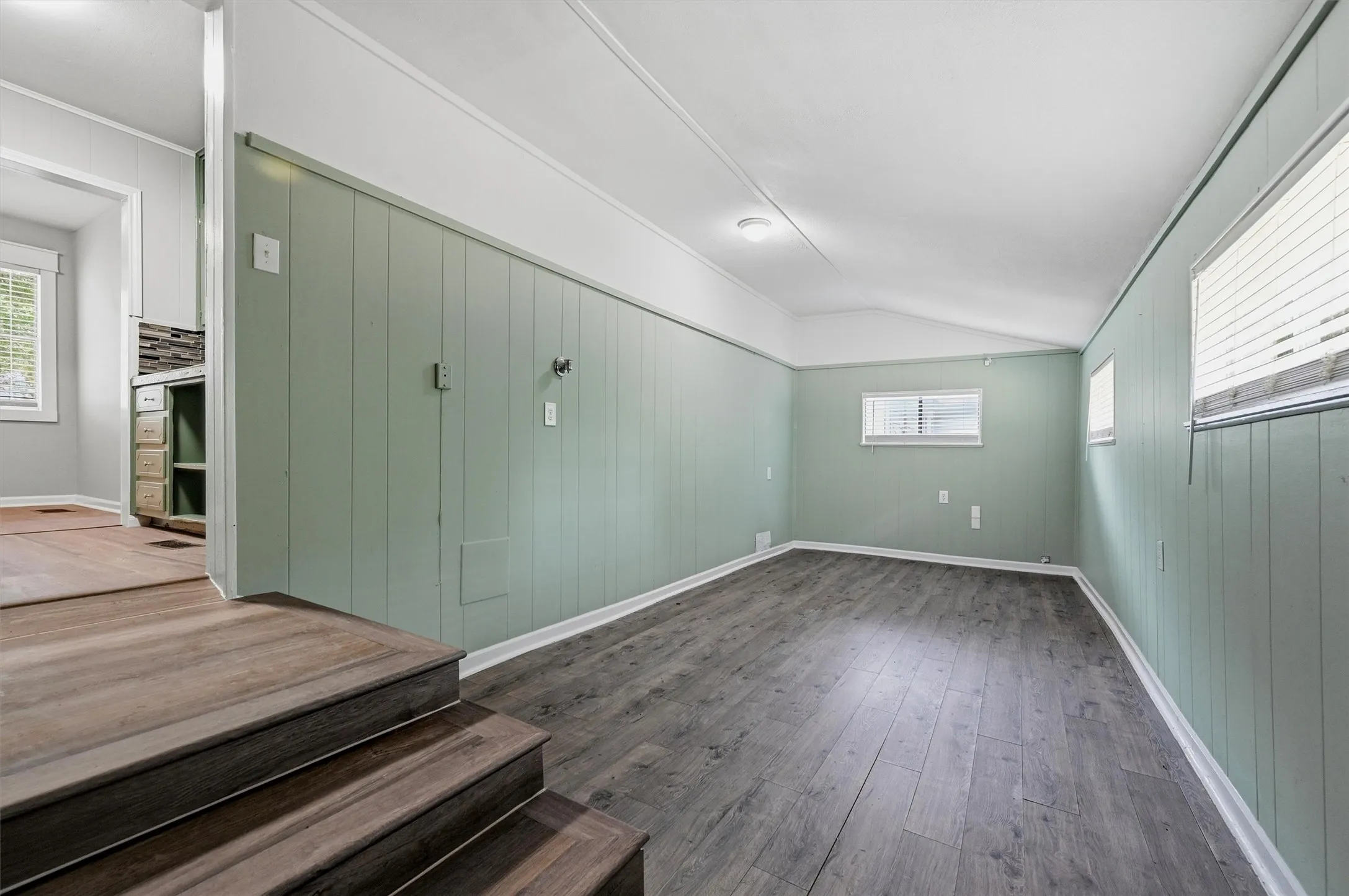 Single Family Residence For Rent in Grayson County , 920 S Lee Avenue, Sherman, Texas 75090, 3 Bedroom, 2 Bathroom, Garage spaces, 1,328 Sqft, built in 1949, mls#21369034, Real Estate Agent in Sherman, Homes For Rent in Grayson county, Homes For Rent in Sherman, Realtor in Sherman Texas, Real Estate Brokerage Independent Realty Texas, Luminita Cordes Realtor