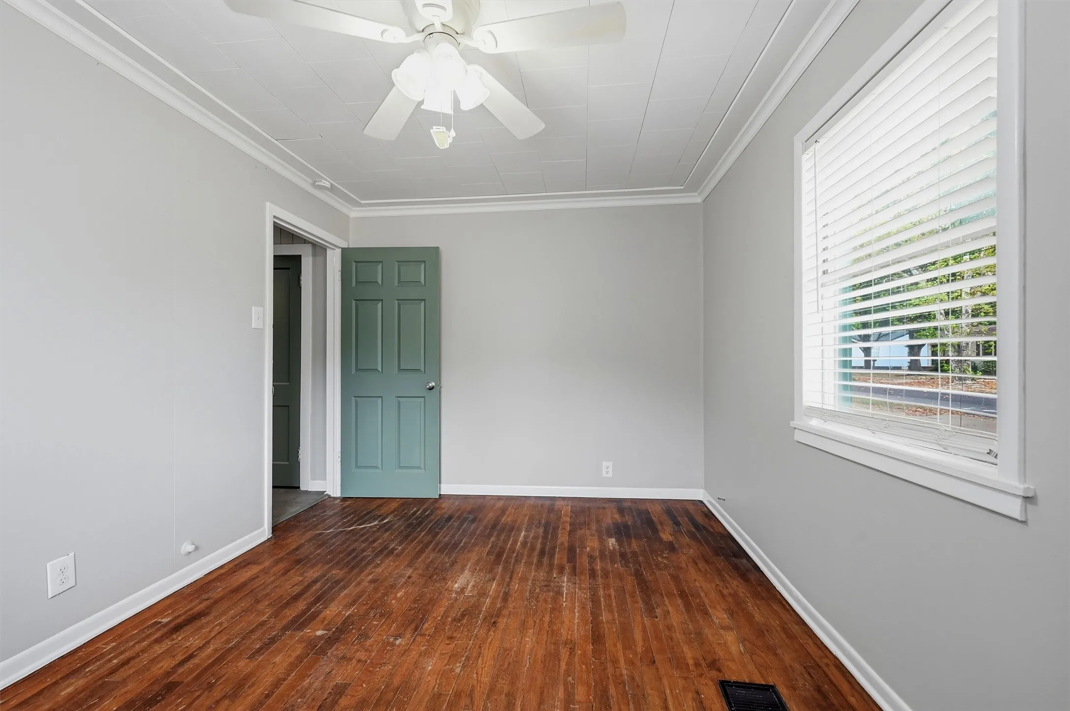 Single Family Residence For Rent in Grayson County , 920 S Lee Avenue, Sherman, Texas 75090, 3 Bedroom, 2 Bathroom, Garage spaces, 1,328 Sqft, built in 1949, mls#21369034, Real Estate Agent in Sherman, Homes For Rent in Grayson county, Homes For Rent in Sherman, Realtor in Sherman Texas, Real Estate Brokerage Independent Realty Texas, Luminita Cordes Realtor