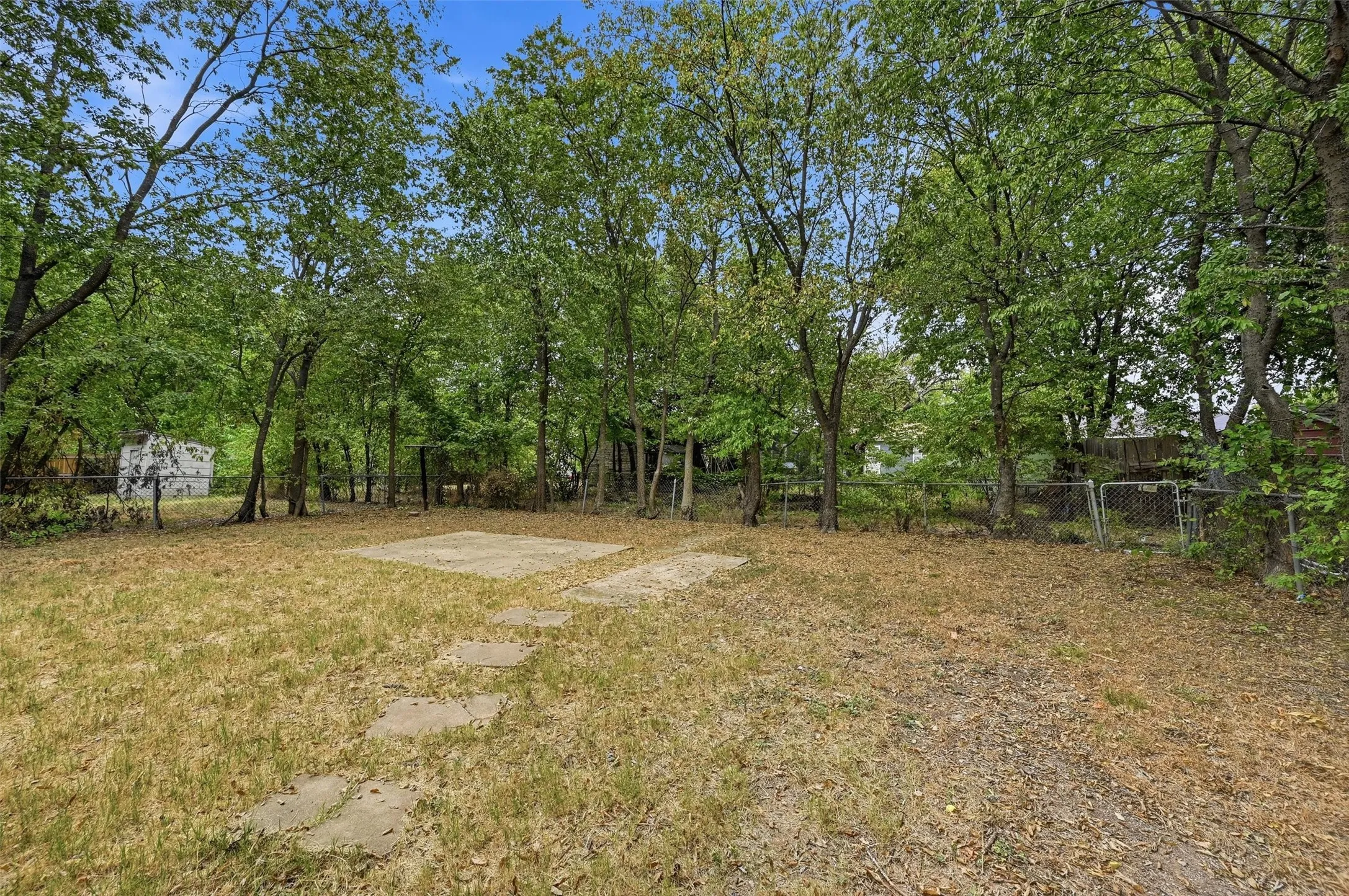Single Family Residence For Rent in Grayson County , 920 S Lee Avenue, Sherman, Texas 75090, 3 Bedroom, 2 Bathroom, Garage spaces, 1,328 Sqft, built in 1949, mls#21369034, Real Estate Agent in Sherman, Homes For Rent in Grayson county, Homes For Rent in Sherman, Realtor in Sherman Texas, Real Estate Brokerage Independent Realty Texas, Luminita Cordes Realtor