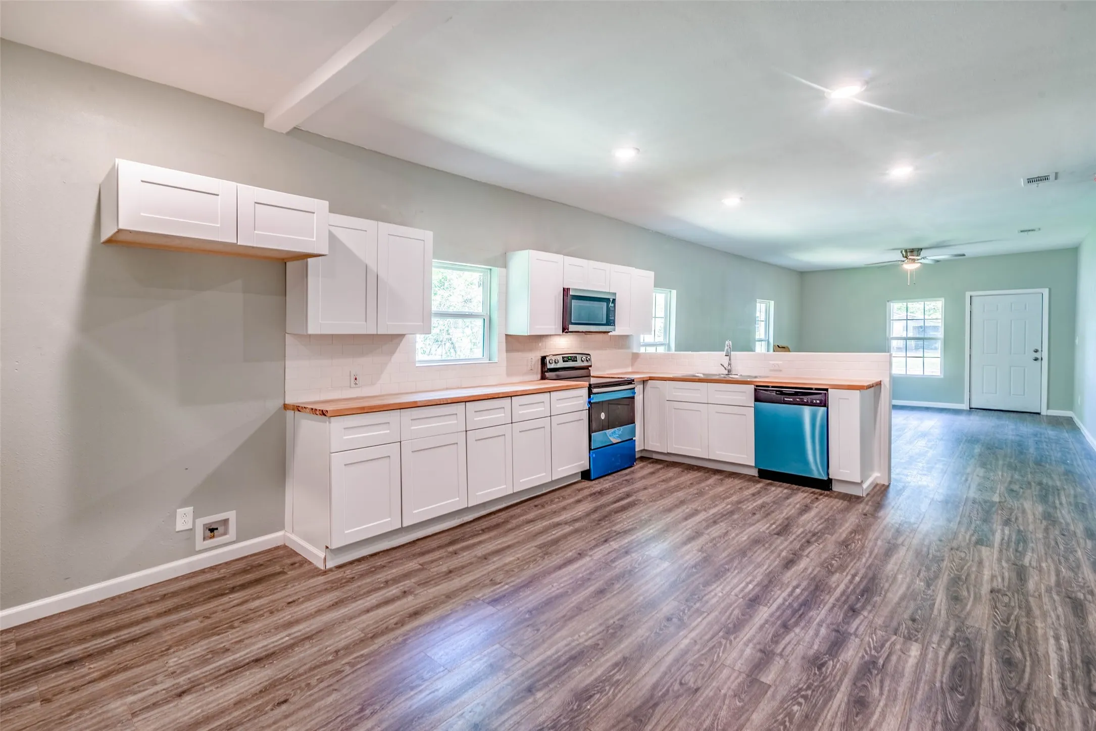 Single Family Residence For Rent in Lamar County , 1457 W Austin Street, Paris, Texas 75460, 3 Bedroom, 2 Bathroom, Garage spaces, 1,316 Sqft, built in 0, mls#21369164, Real Estate Agent in Paris, Homes For Rent in Lamar county, Homes For Rent in Paris, Realtor in Paris Texas, Real Estate Brokerage Independent Realty Texas, Luminita Cordes Realtor